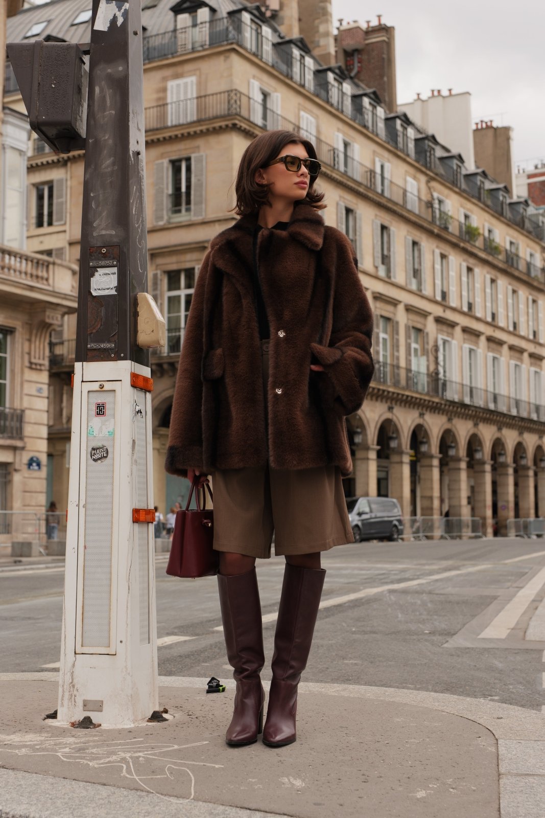 AMANDINE - Manteau Choco - Escandelle (Vue de face - silhouette entière)