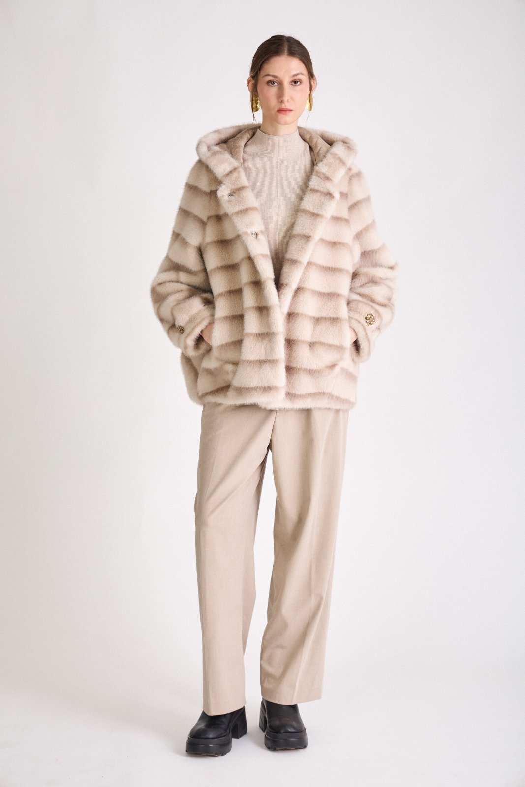 MIRABELLE - Manteau Écru - Escandelle (Vue de face - silhouette entière) 
#couleur_écru