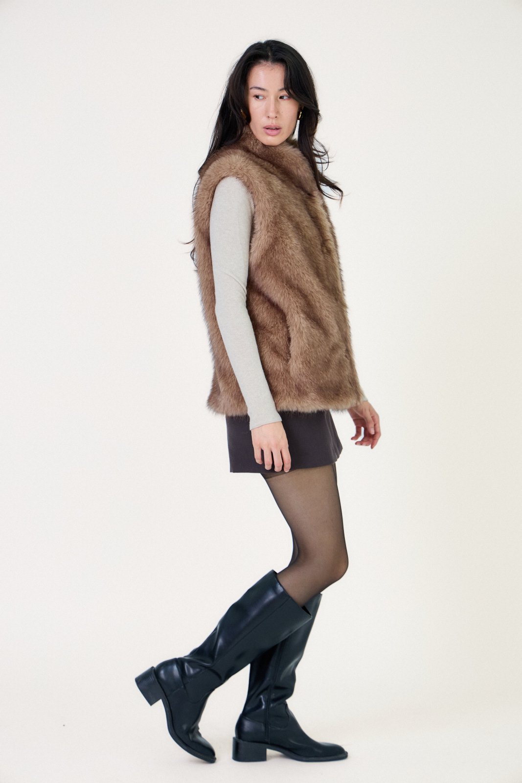 CAMELIA - Gilet sans manches Taupe - Escandelle (Vue de profil droit)
#couleur_taupe