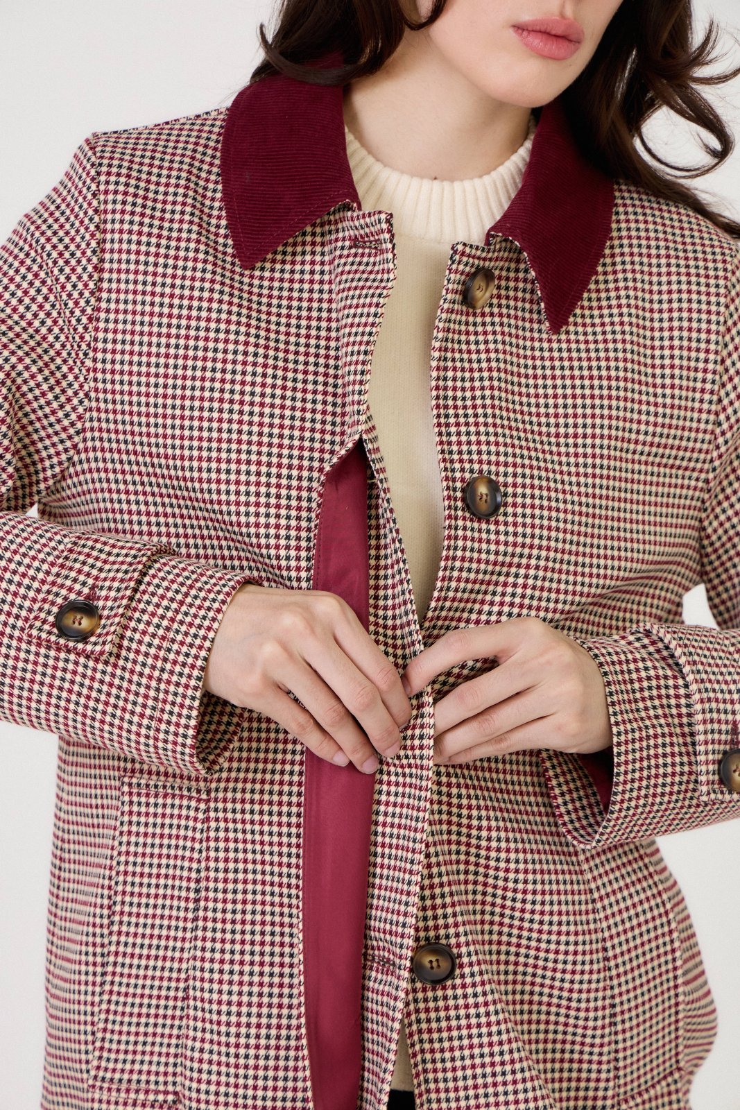 AZURA - Trench Bordeaux - Escandelle (Gros plan sur les détails et matières)
#couleur_bordeaux