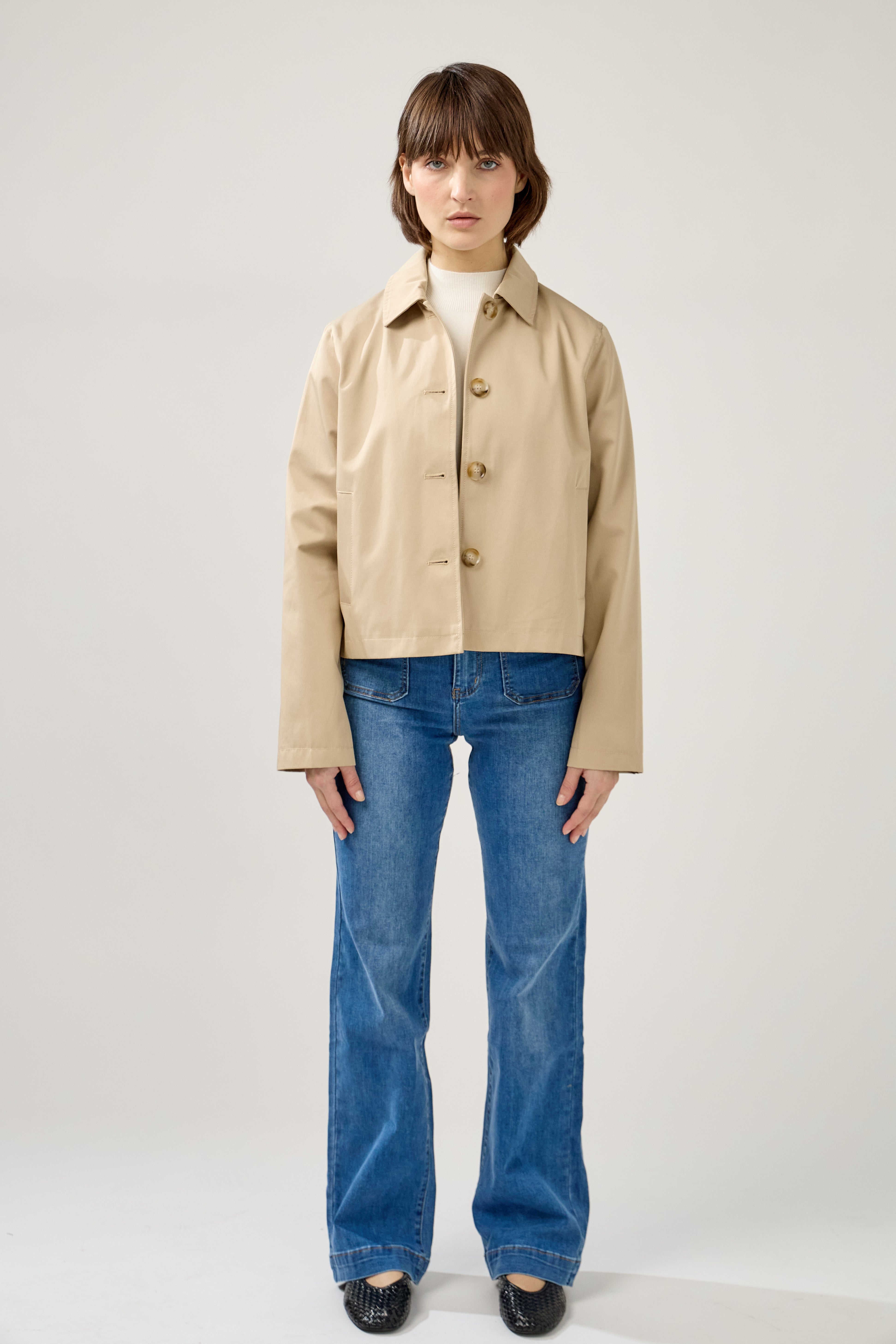 Veste en coton déperlante, doublure à carreaux, col français et fermeture à glissière, poches raglans, devant
#couleur_beige
