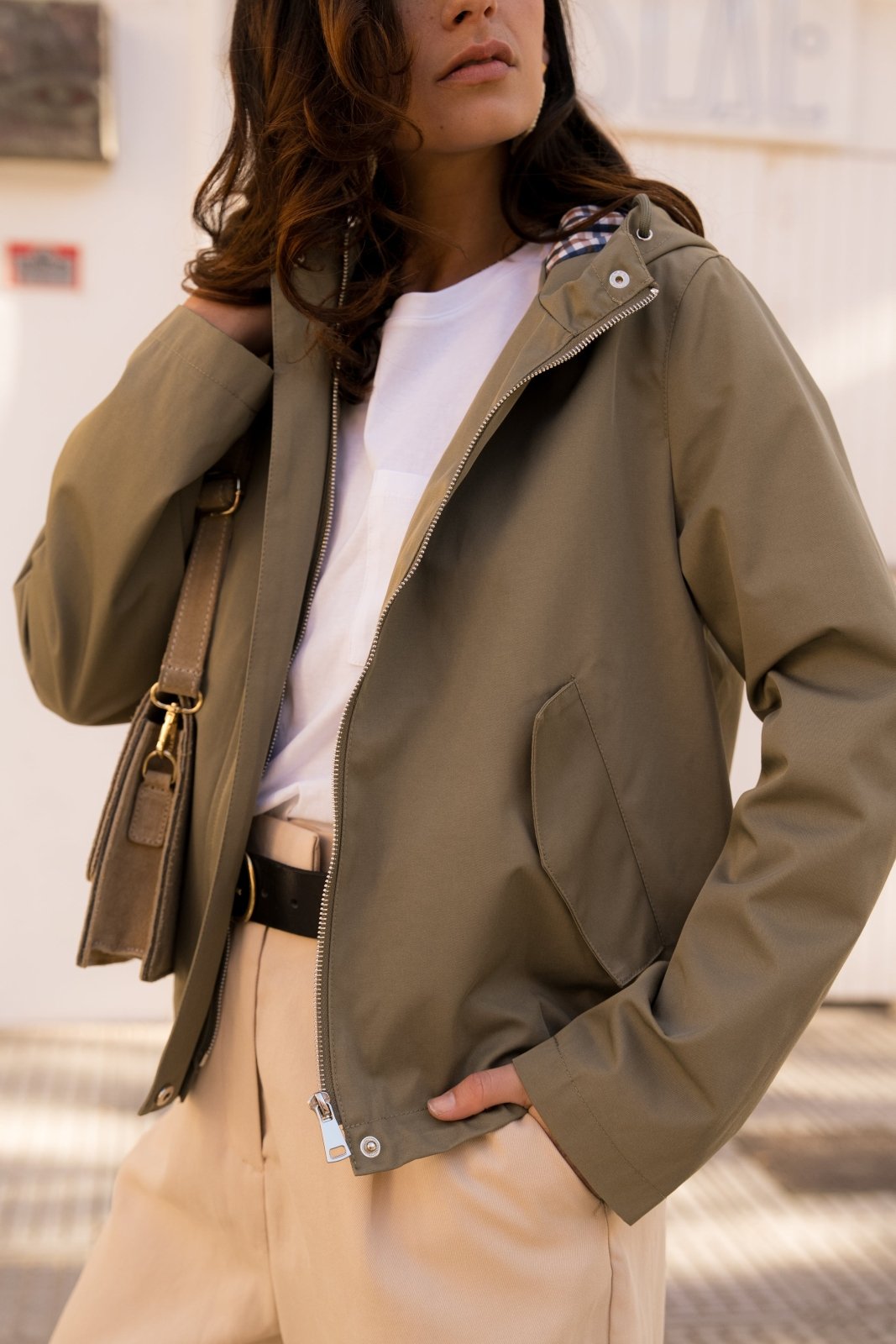 AMIRA - Parka Kaki - Escandelle (Gros plan sur les détails et matières)
#couleur_kaki