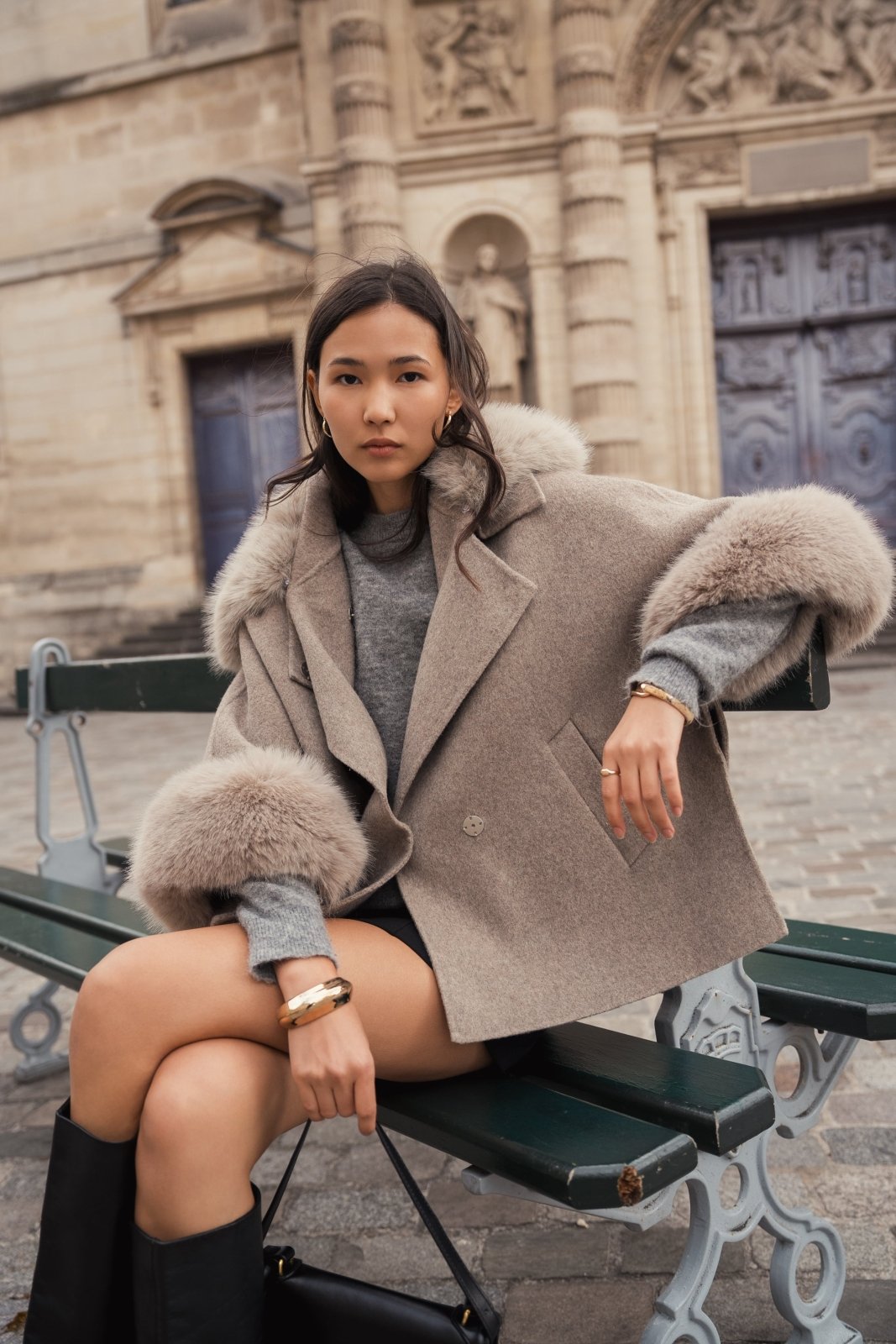 ISOLA - Cape Beige - Escandelle (Vue de face - portrait)