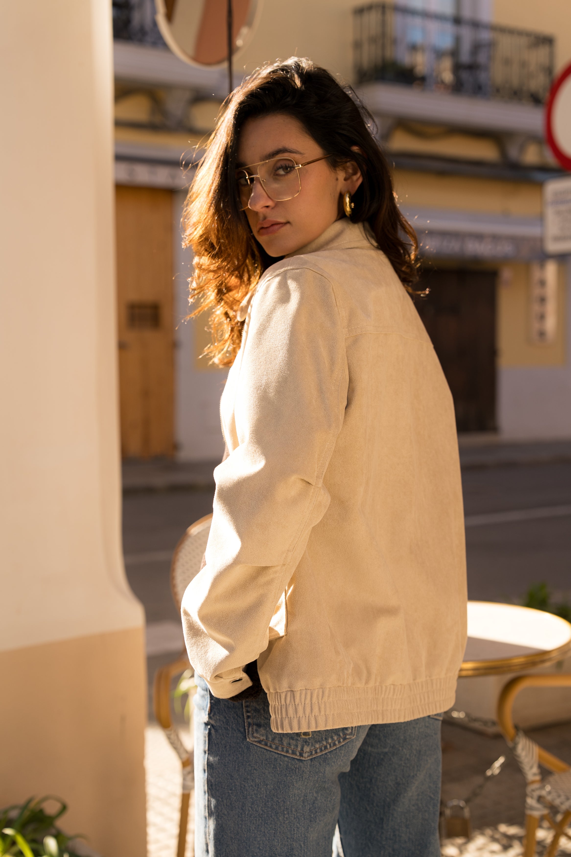 veste en suédine avec empiècement haut devant, bas de veste élastique, dos
#couleur_beige
