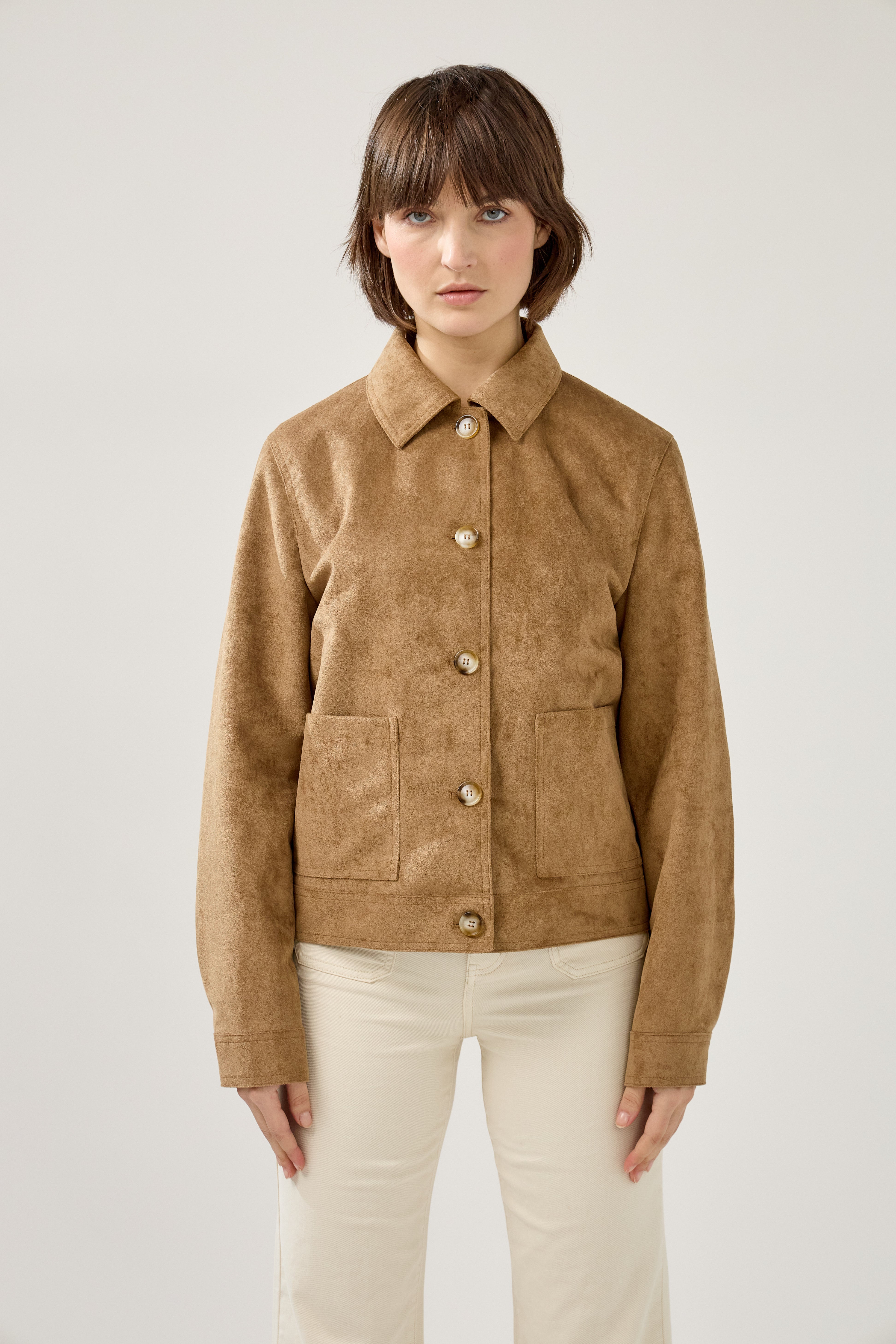 veste suédine droite col français et poches plaquées femme, devant
#couleur_camel