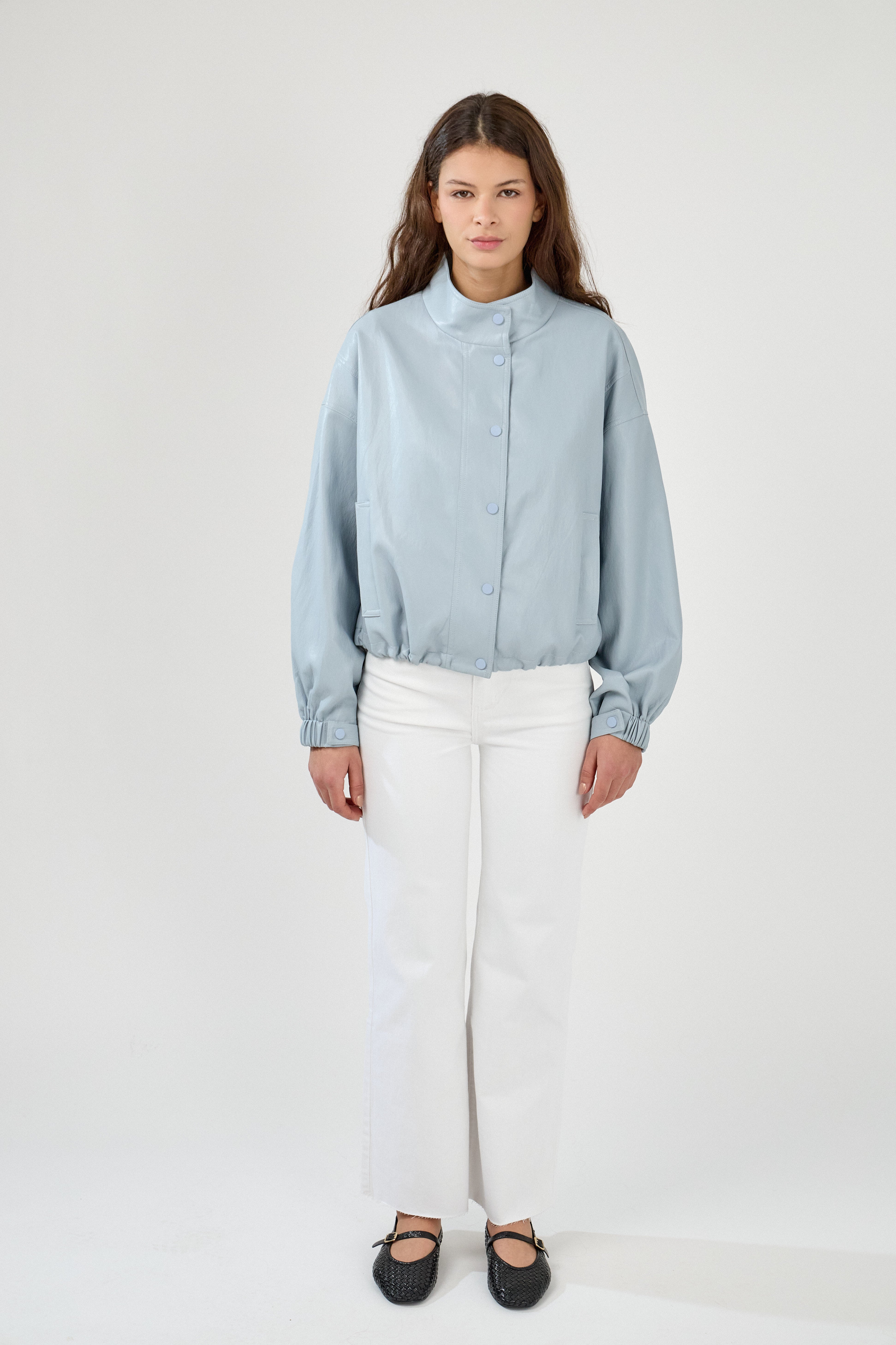 veste courte en similicuir couleur ciel femme modèle ASTRINA à pressions Escandelle
#couleur_ciel