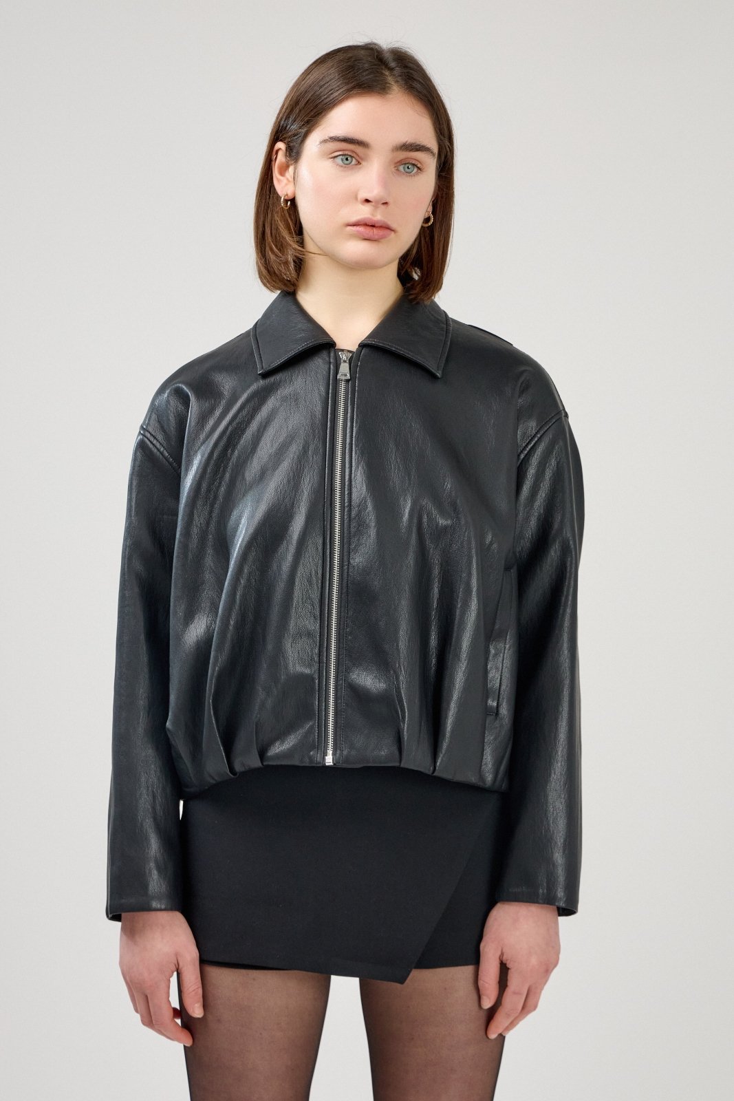 SERINA - Veste Noir - Escandelle (Vue de face - portrait) 
#couleur_noir