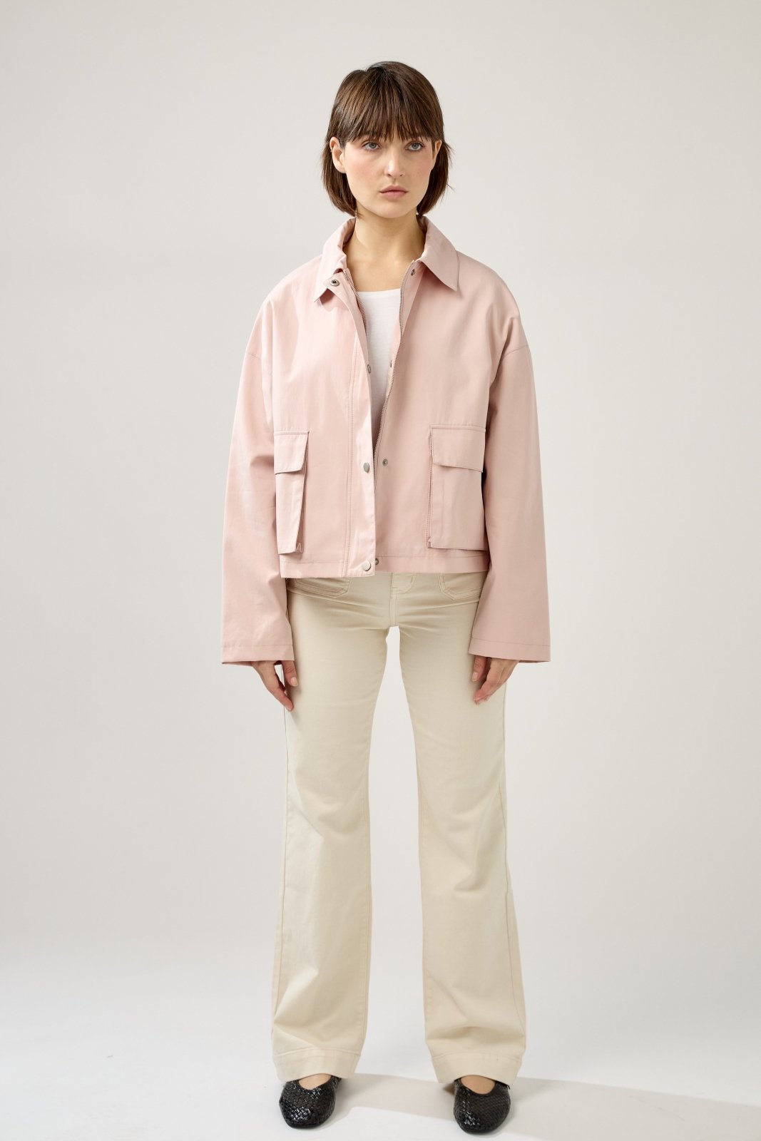 NERISSA - Veste Rose - Escandelle (Vue de face - silhouette entière) 
#couleur_rose