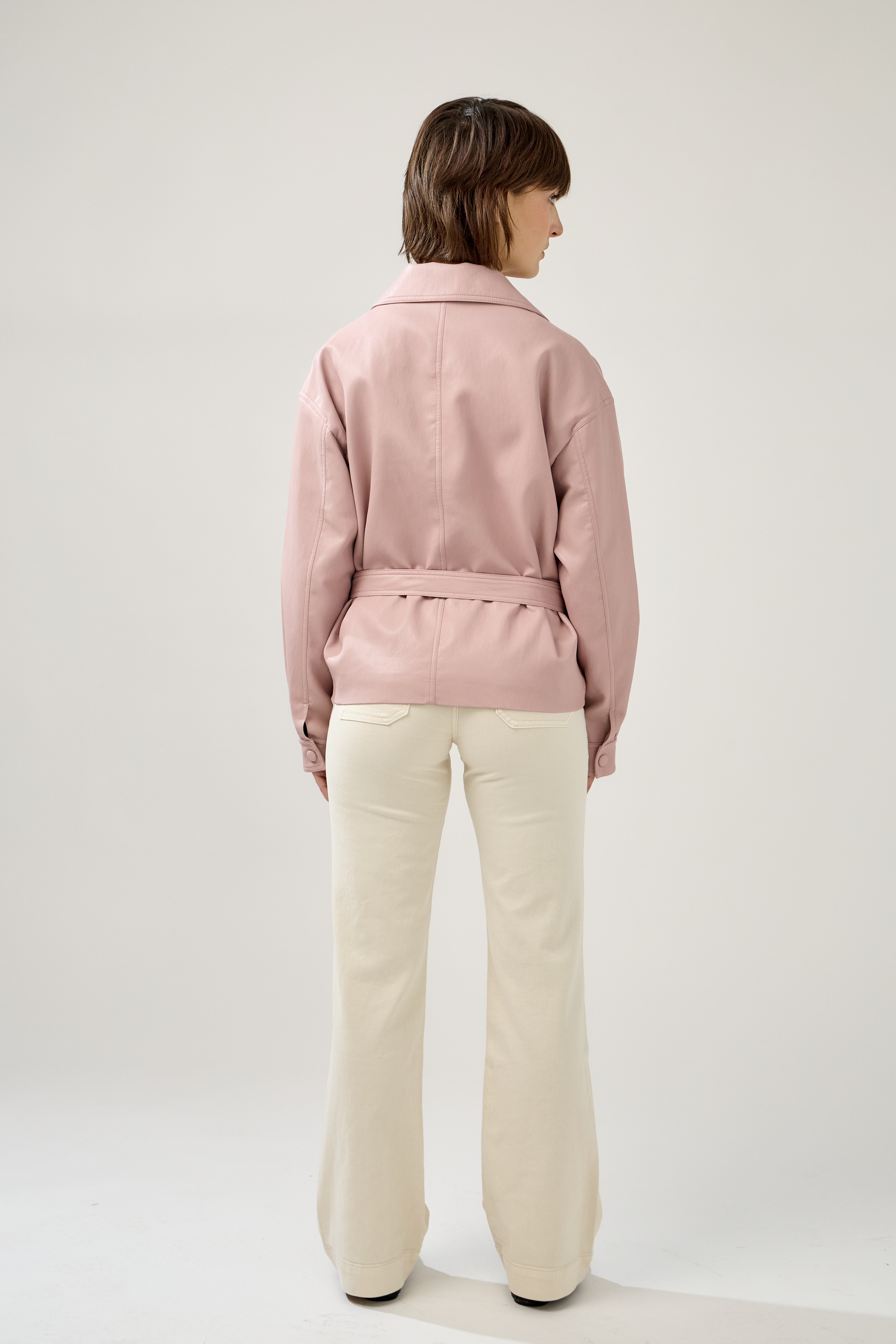 veste en similicuir à ceinture, couture milieu, dos
#couleur_rose