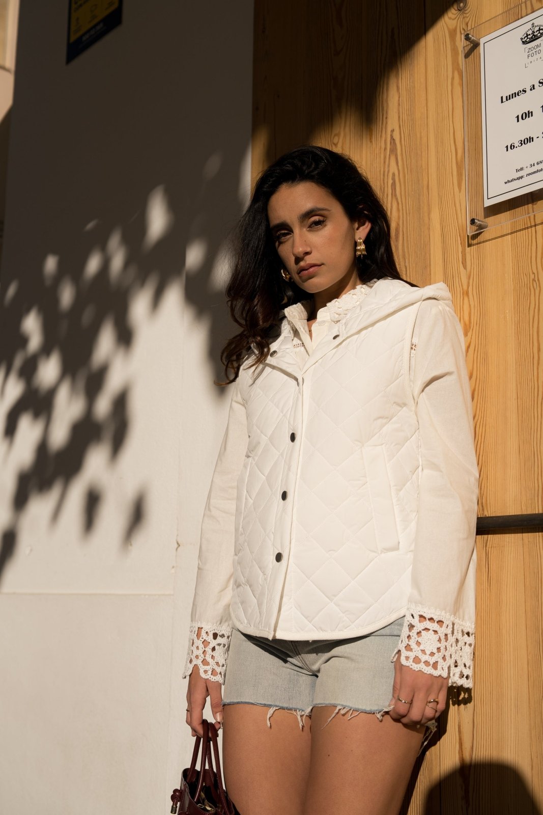 VARESSA - Veste Blanc - Escandelle (Vue de face - portrait) 
capuche) 
#couleur_blanc