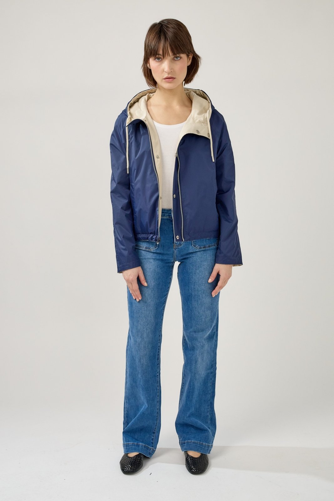 ELUNIA - Parka Beige - Escandelle (Vue de face - silhouette entière - côté réversible imperméable) 
#couleur_beige