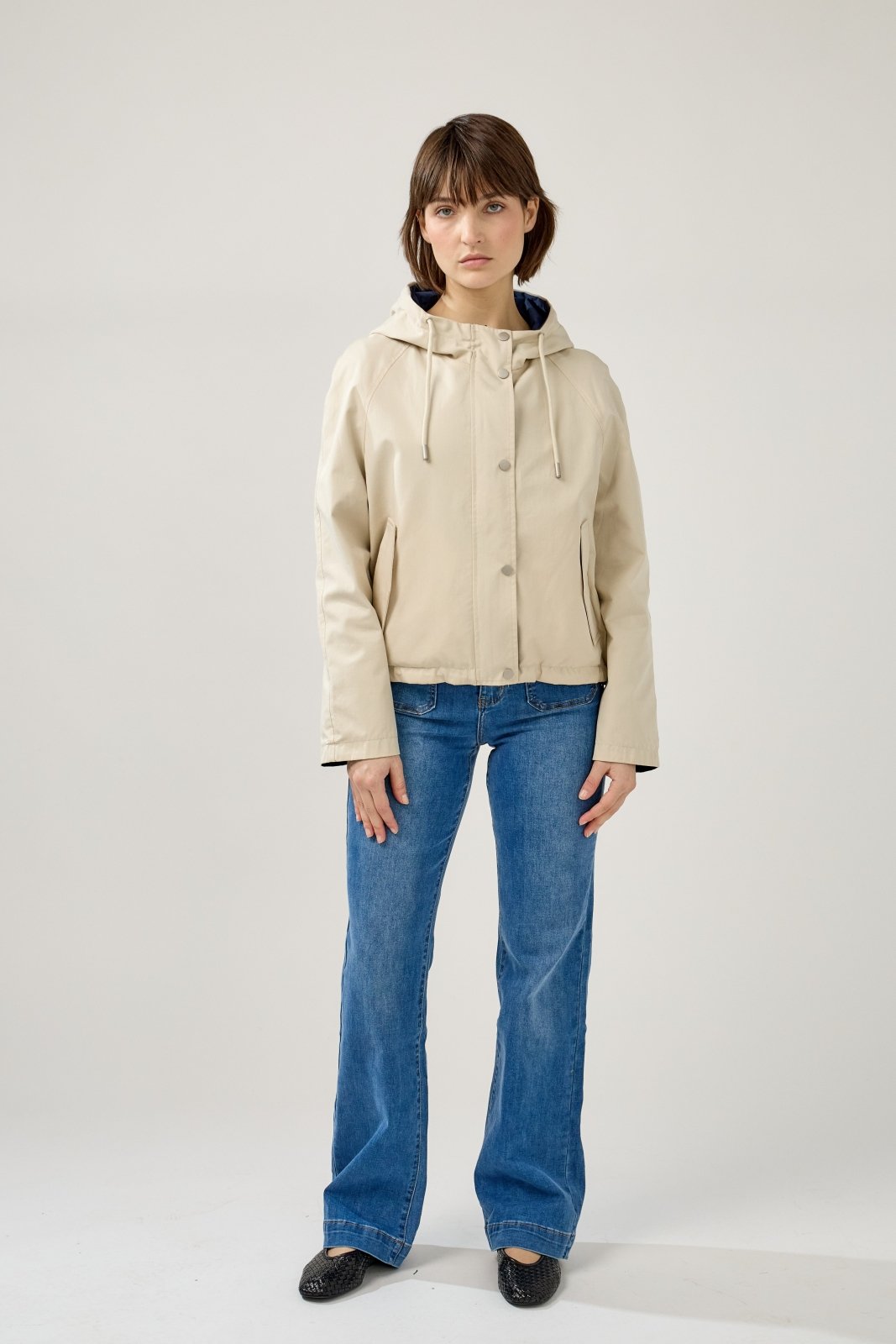 ELUNIA - Parka Beige - Escandelle (Vue de face - silhouette entière) 
#couleur_beige