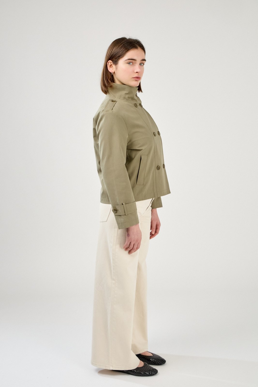 LYNARA - Veste Kaki - Escandelle (vue de profil côté droit)
#couleur_kaki