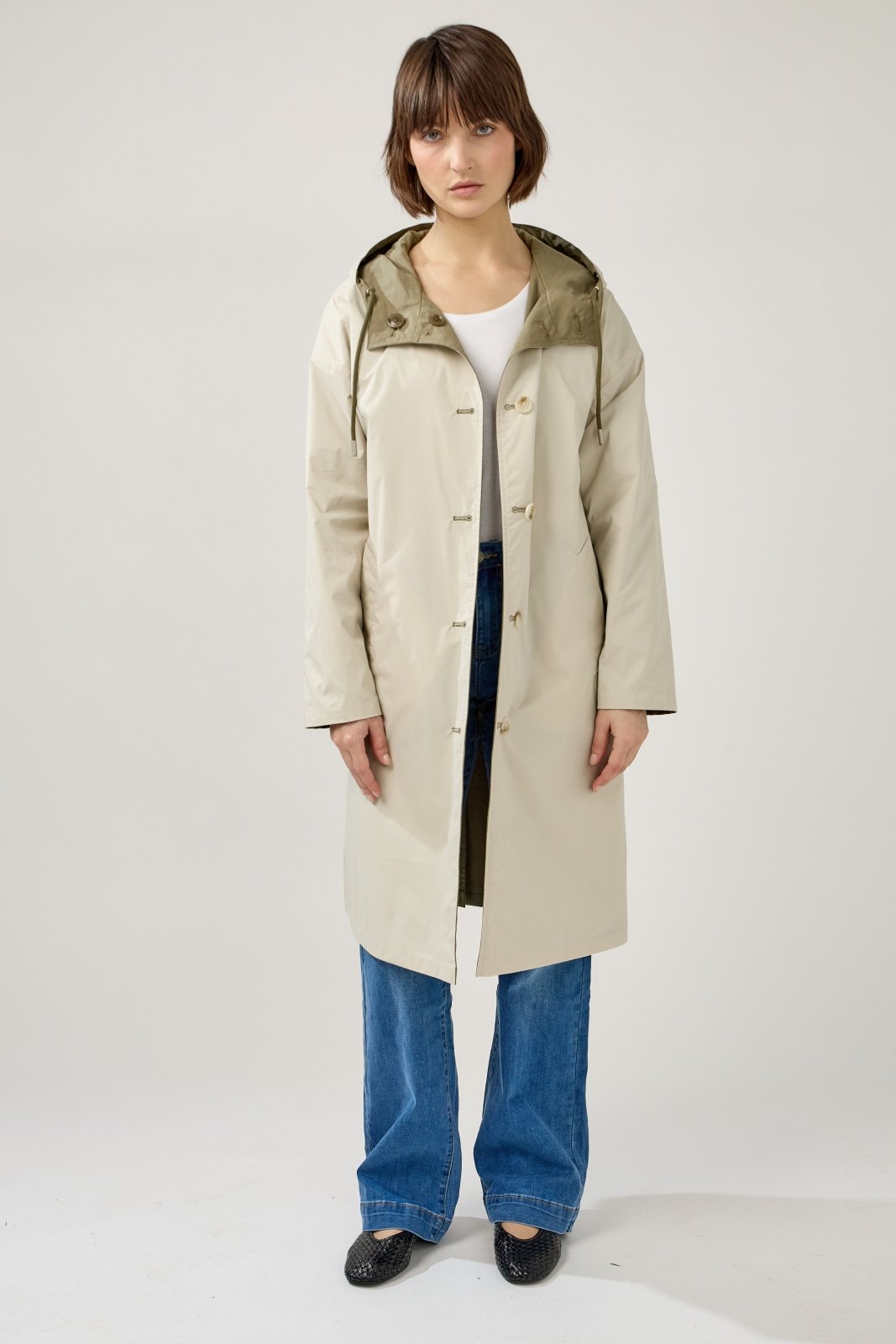 MIRELLE - Parka Kaki - Escandelle (Vue de face - silhouette entière - côté réversible imperméable) 
#couleur_kaki