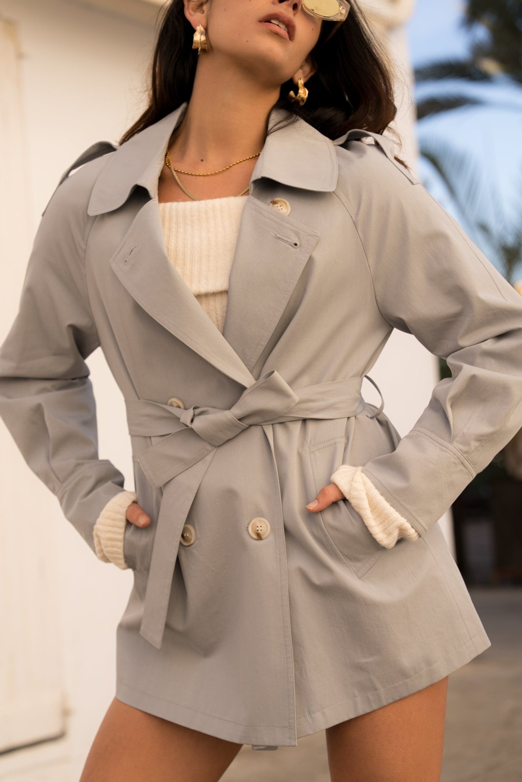 OVELINA - Trench Ciel - Escandelle (Gros plan sur les détails et matières)
#couleur_ciel