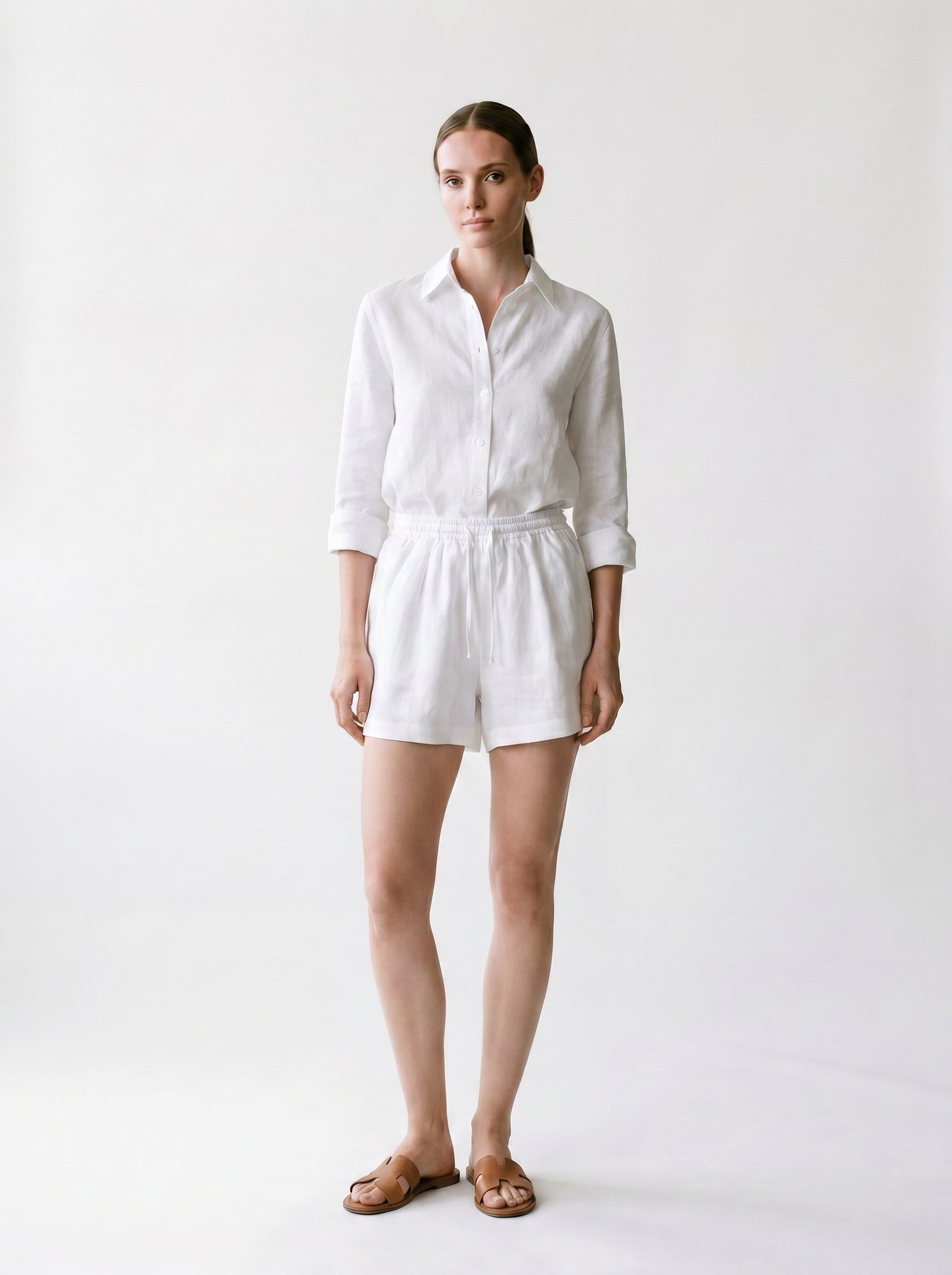 Short en lin - Elastique et lacet à la taille - poches cavalières - EscandelleParis - Blanc - Devant
#couleur_blanc