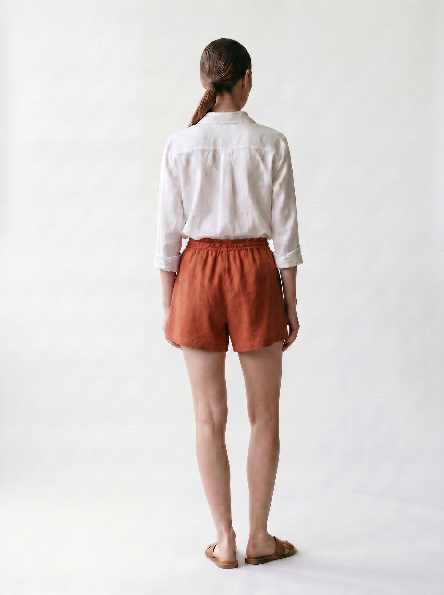 Short en lin - Elastique et lacet à la taille - poches cavalières - EscandelleParis - Brique - Dos
#couleur_brique