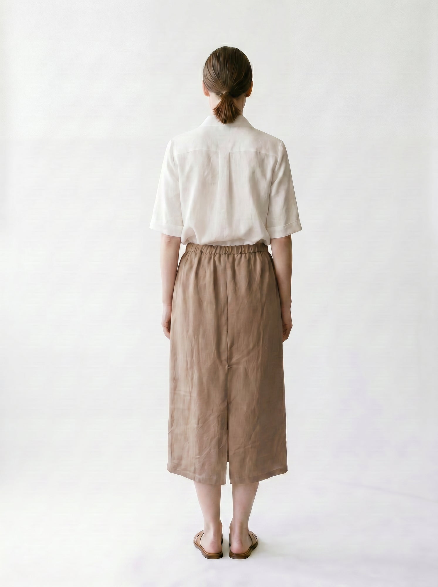 Jupe en lin - Elastique et lacets - Poches - coupe droite - EscandelleParis - Taupe - Dos
#couleur_taupe