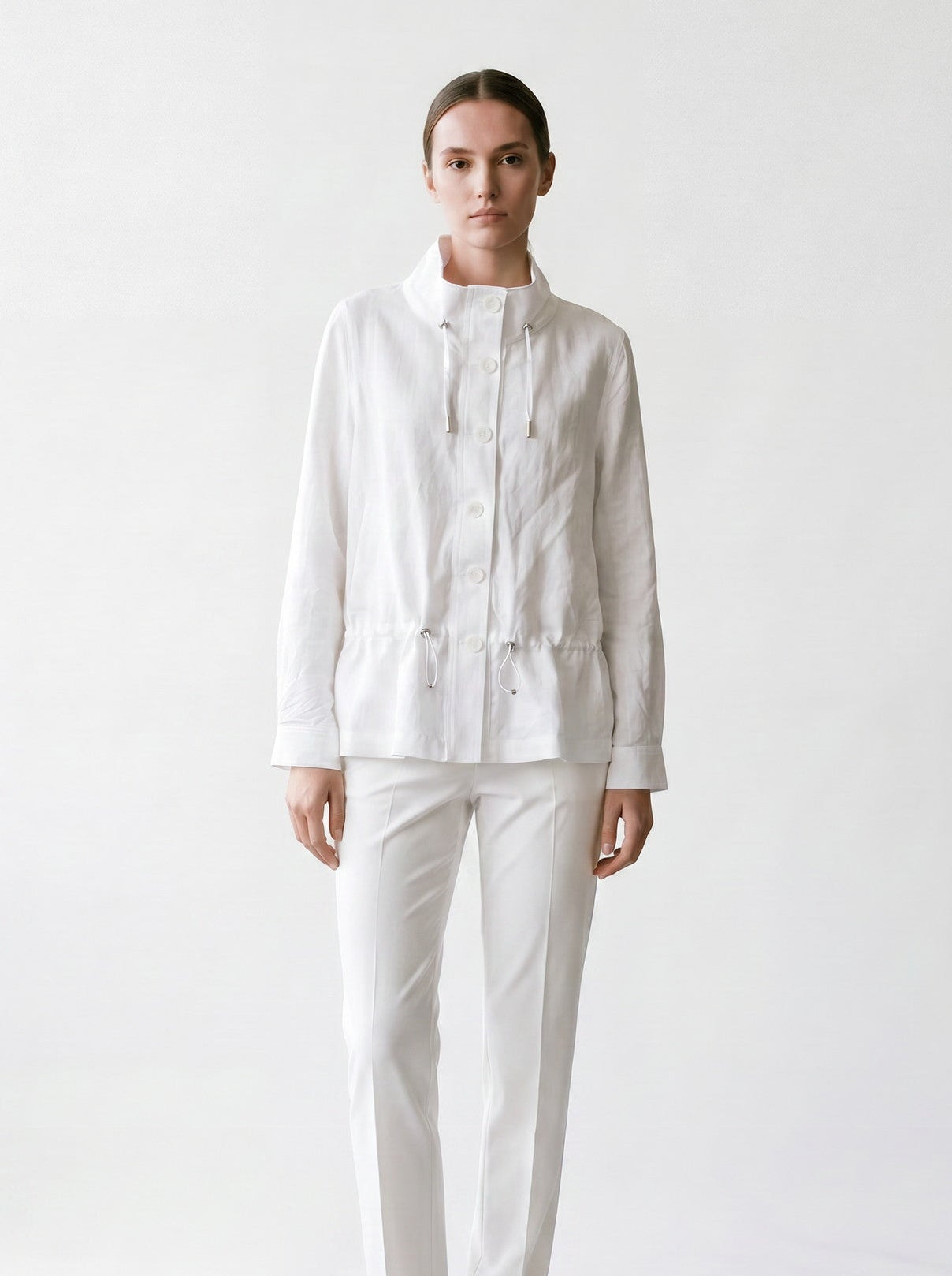 Veste longue à élastique et cordons - col montant - boutonnière devant - EscandelleParis - Blanc - Devant
#couleur_blanc