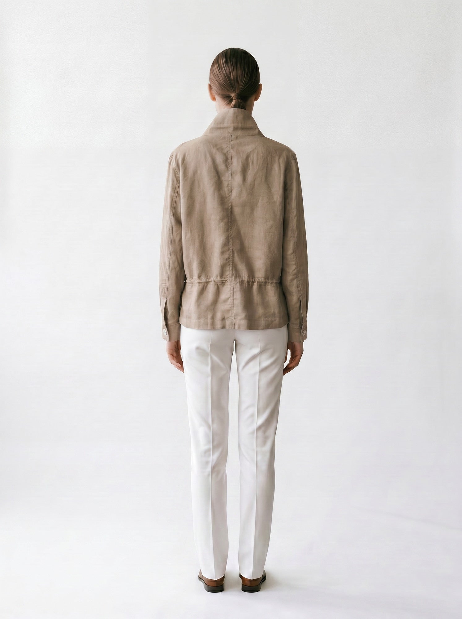 Veste longue à élastique et cordons - col montant - boutonnière devant - EscandelleParis - Taupe - Dos
#couleur_taupe