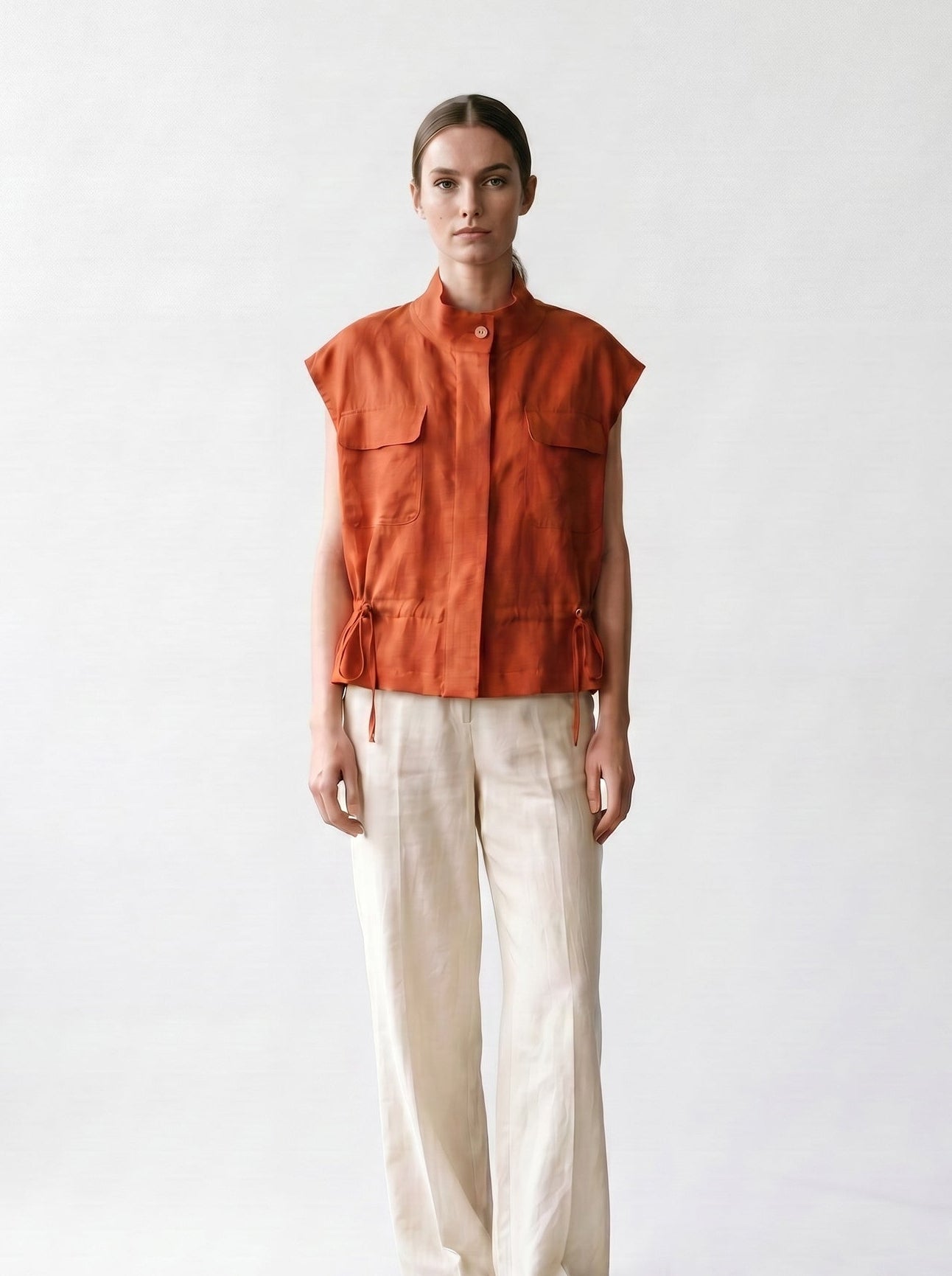 Gilet sans manches - Brique - Col montant et poches - Elastique taille - EscandelleParis - Devant
#couleur_brique