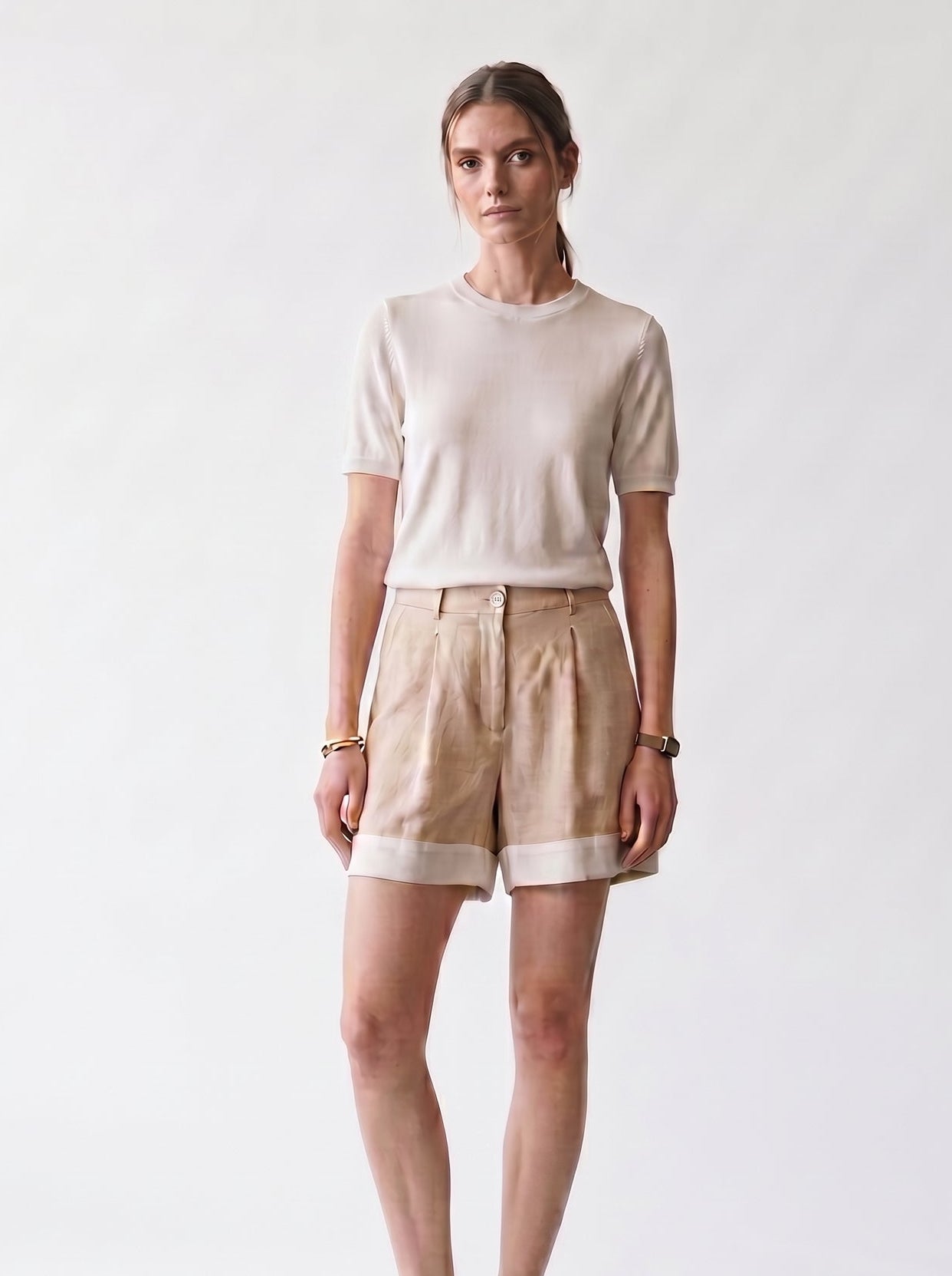 short contrasté beige et blanc - poches - pinces - EscandelleParis - devant
#couleur_beige
