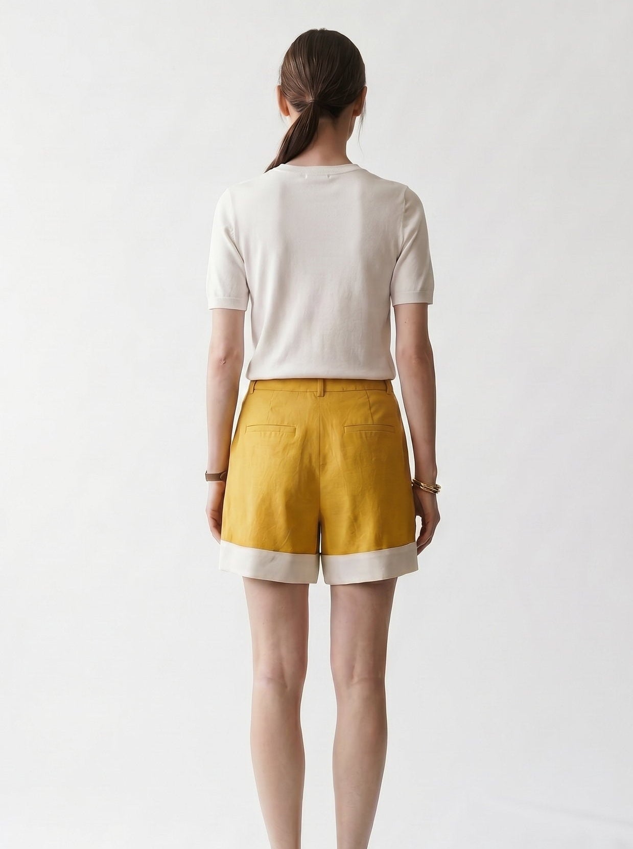 short contrasté jaune et blanc - poches - pinces - EscandelleParis - dos
#couleur_jaune