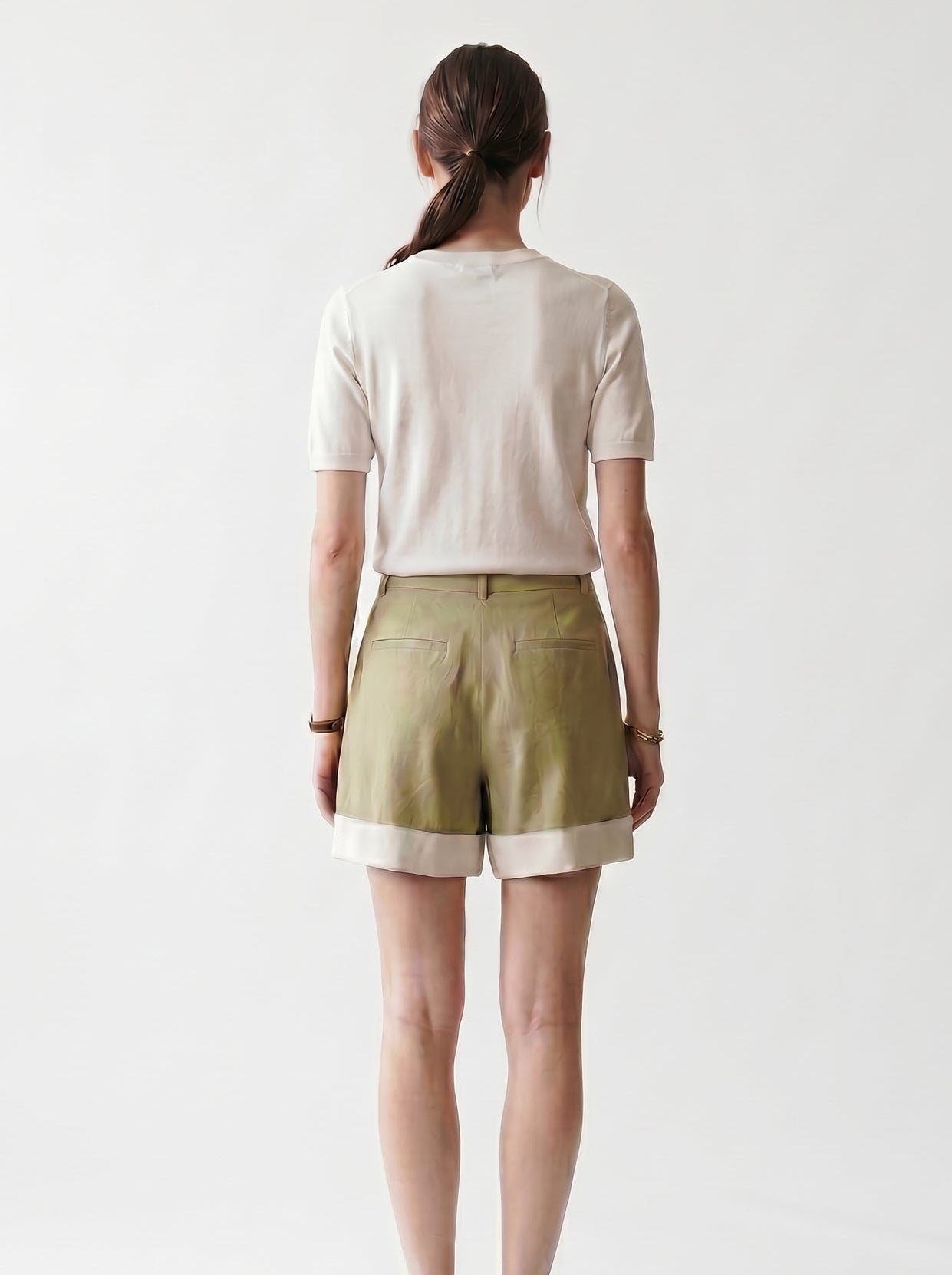 short contrasté vert et blanc - poches - pinces - EscandelleParis - dos