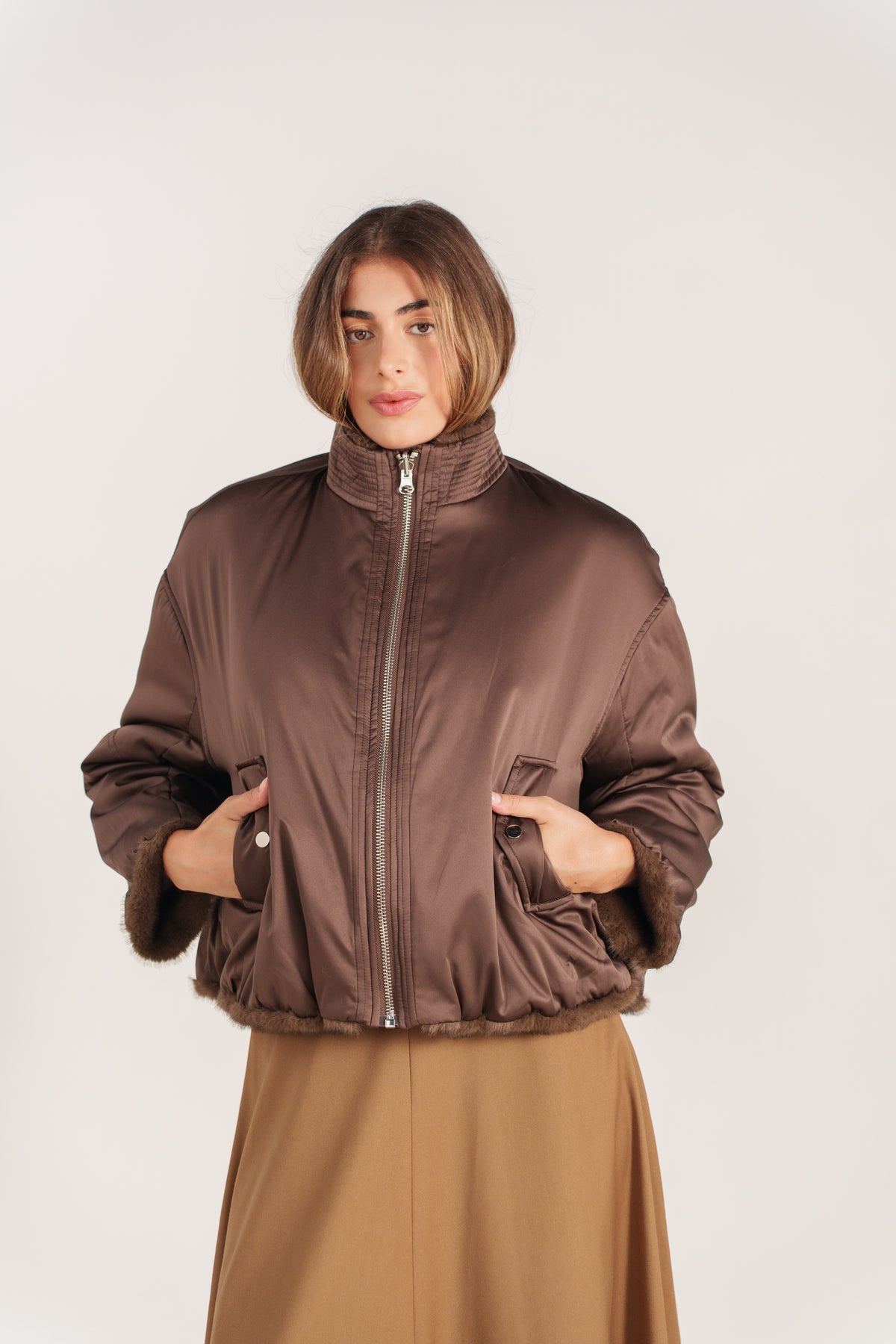 YSOLDE bomber réversible nylon fausse fourrure col montant choco femme - Escandelle Paris (portrait)
#couleur_choco