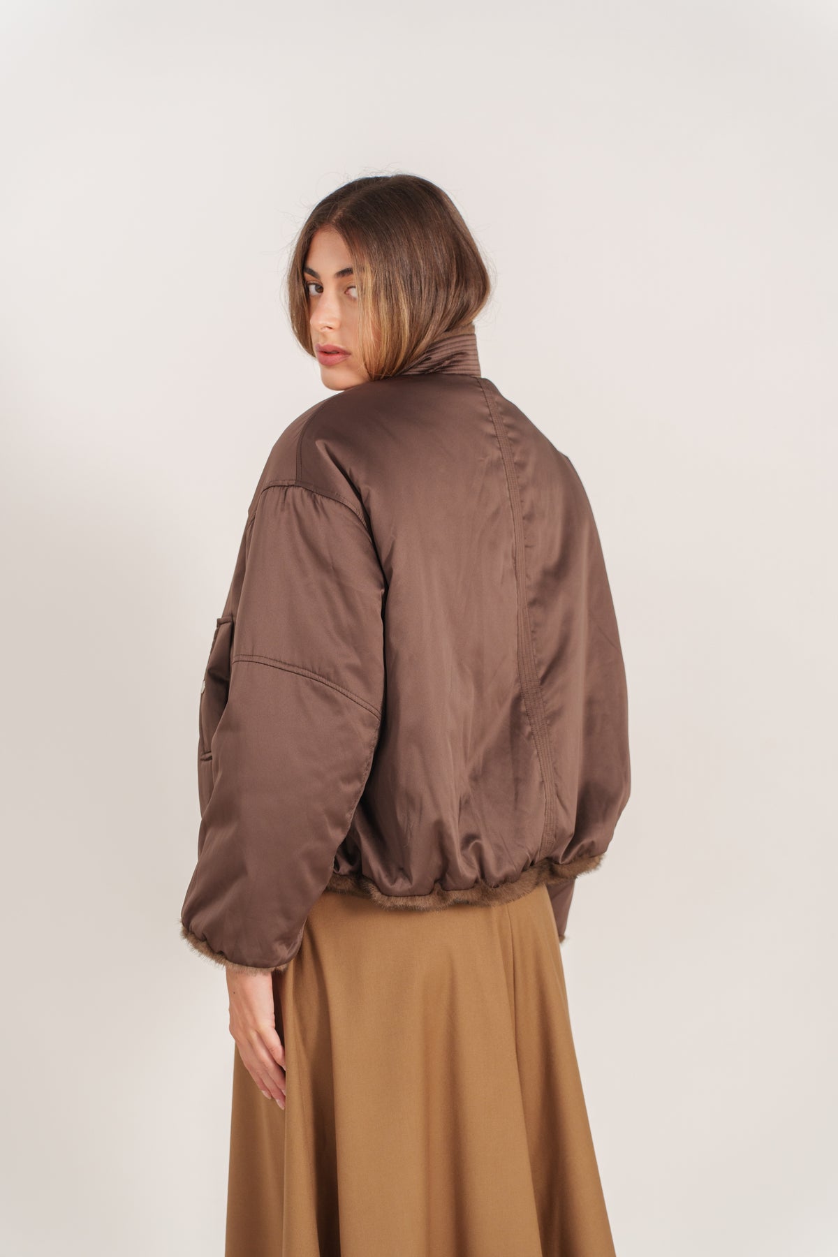 YSOLDE bomber réversible nylon fausse fourrure col montant choco femme - Escandelle Paris (dos)
#couleur_choco