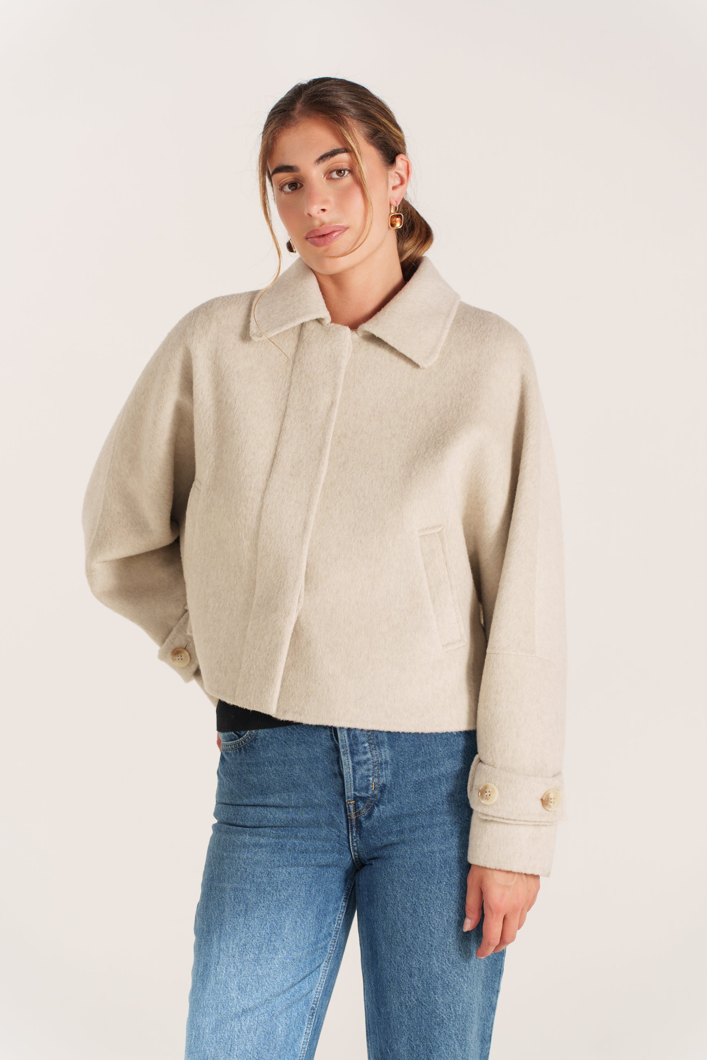 CECILE veste courte laine bomber zippé beige femme - Escandelle Paris (portrait)
#couleur_beige