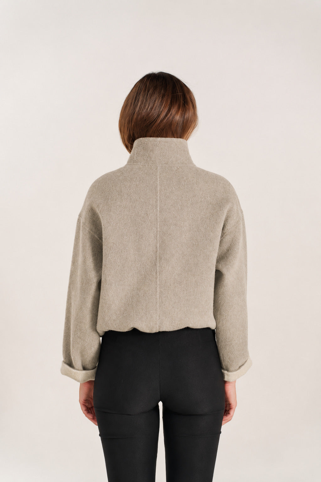 FABIENNE blouson court laine col français boutons pression beige femme - Escandelle Paris (dos)
#couleur_beige