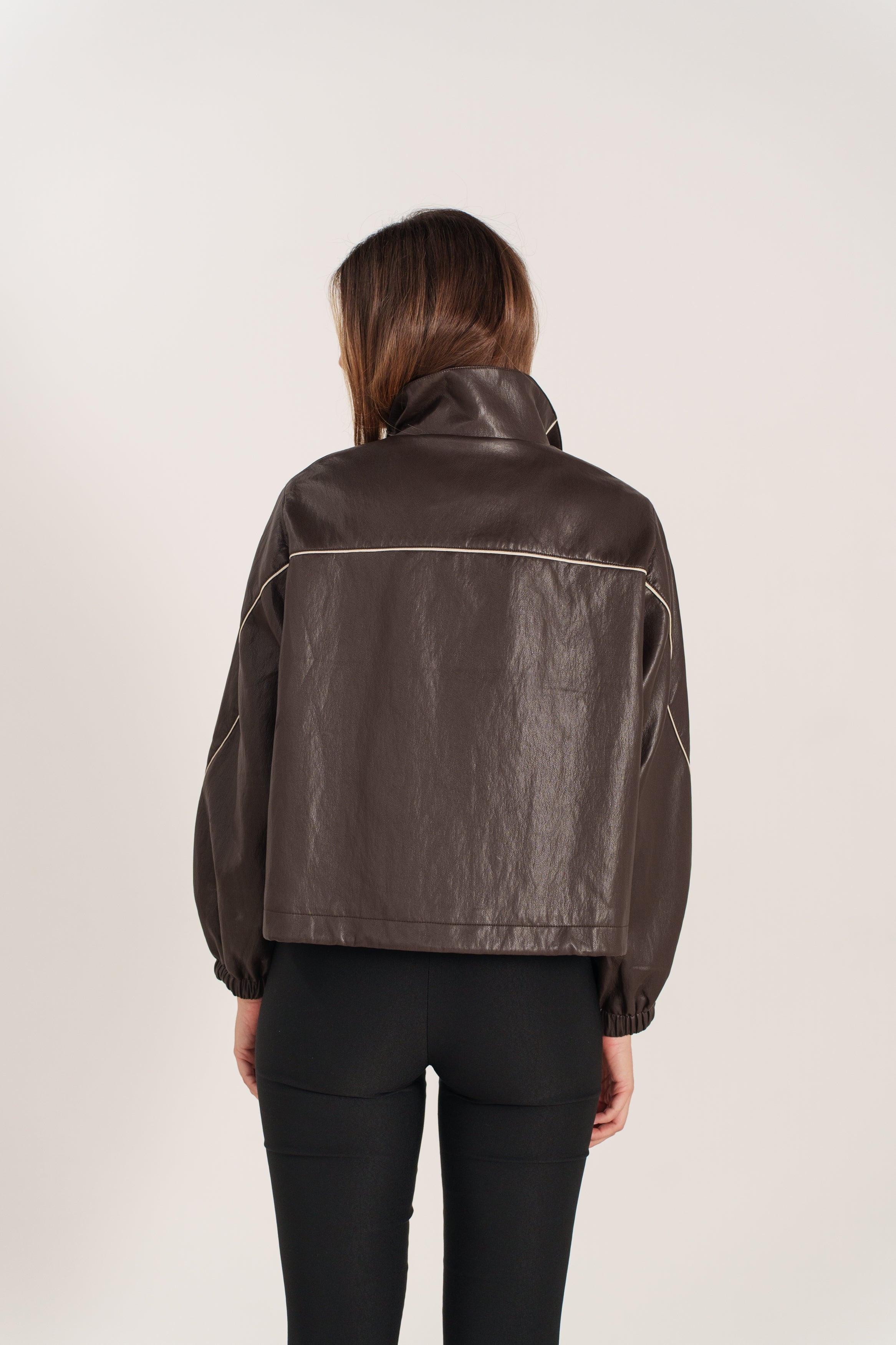 EMILIENNE blouson court similicuir col montant zippé choco femme - Escandelle Paris (dos)
#couleur_choco