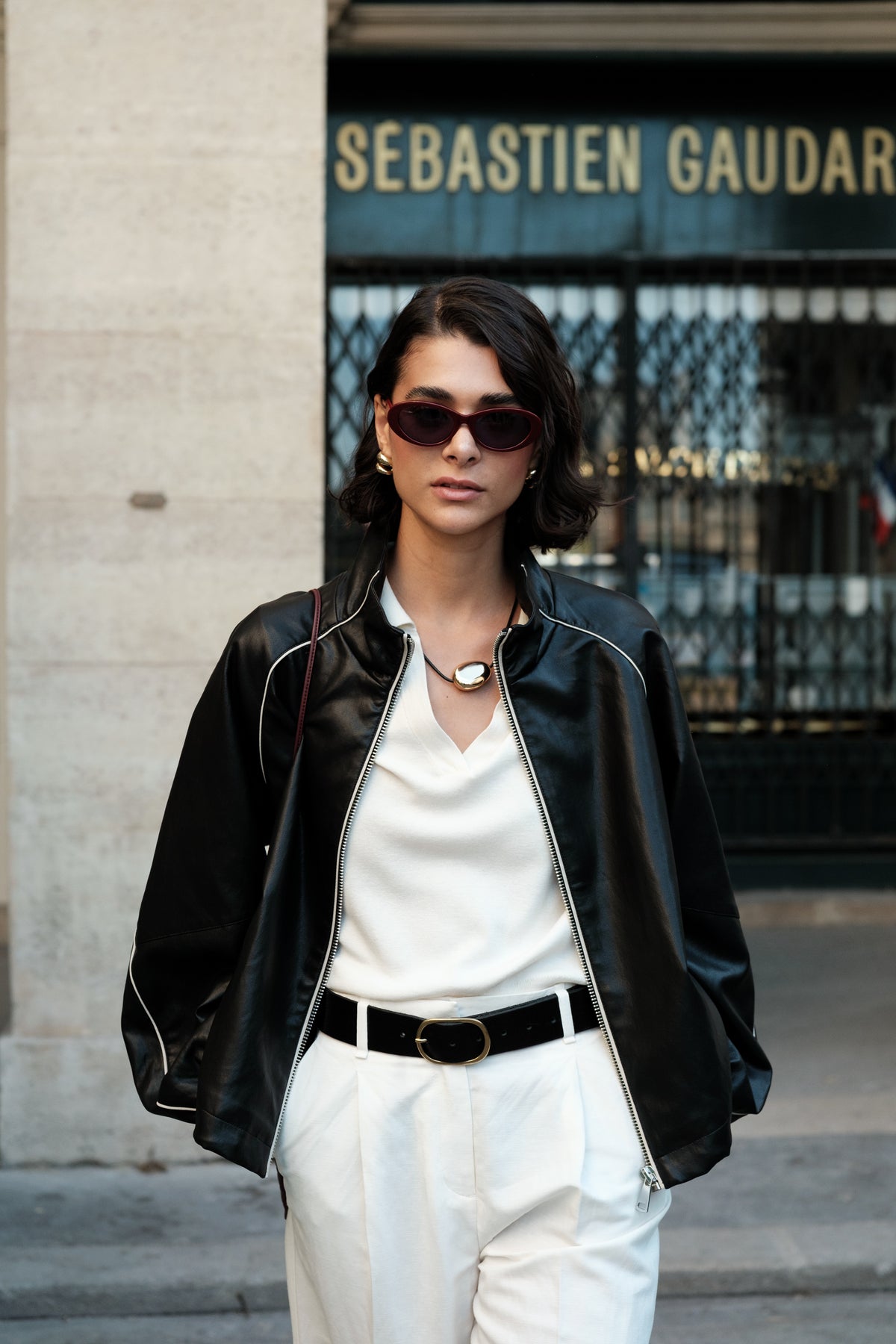 EMILIENNE blouson court similicuir col montant zippé noir femme - Escandelle Paris (silhouette entière)
#couleur_noir