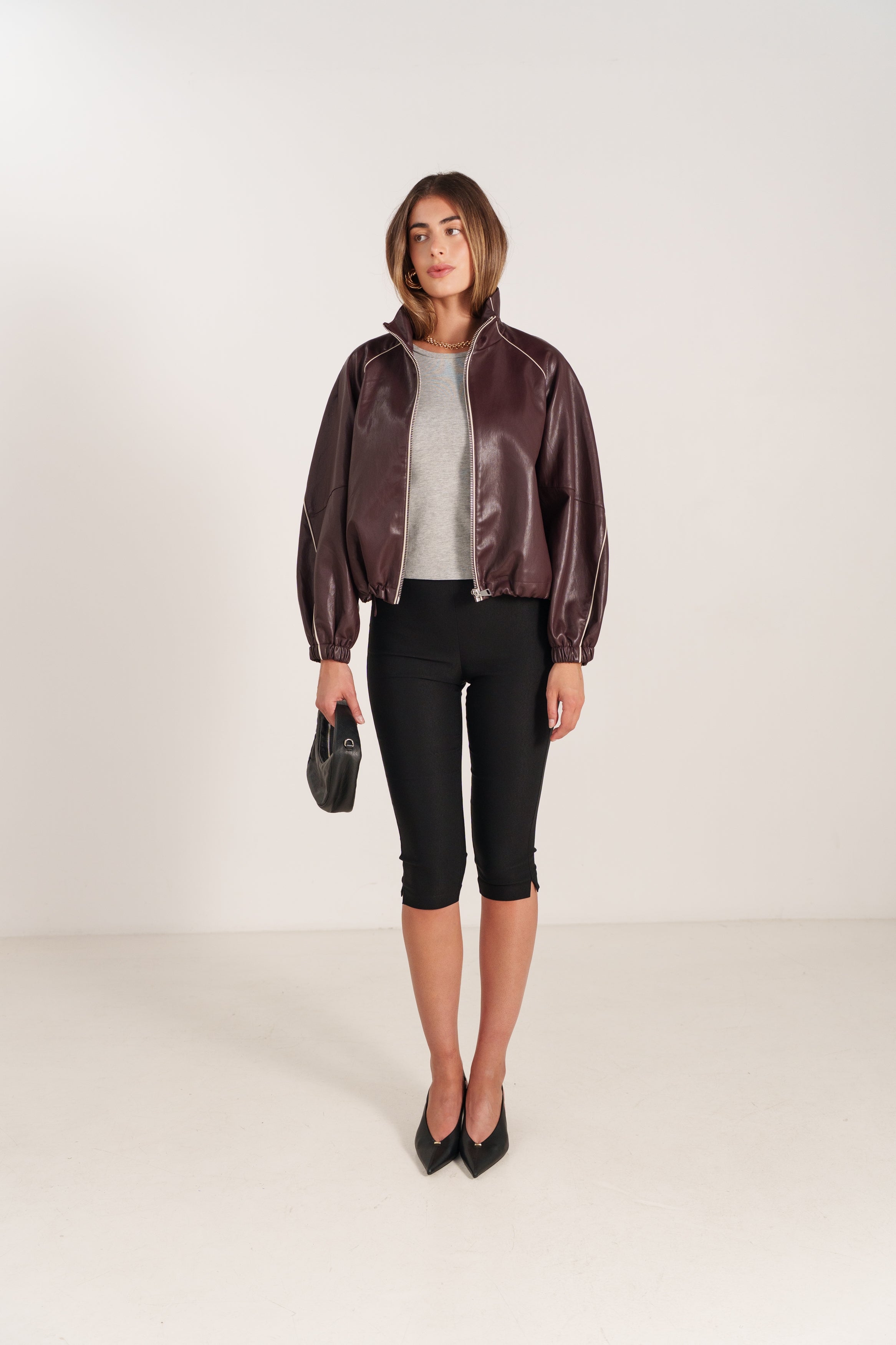 EMILIENNE blouson court similicuir col montant zippé bordeaux femme - Escandelle Paris (silhouette entière)
#couleur_bordeaux