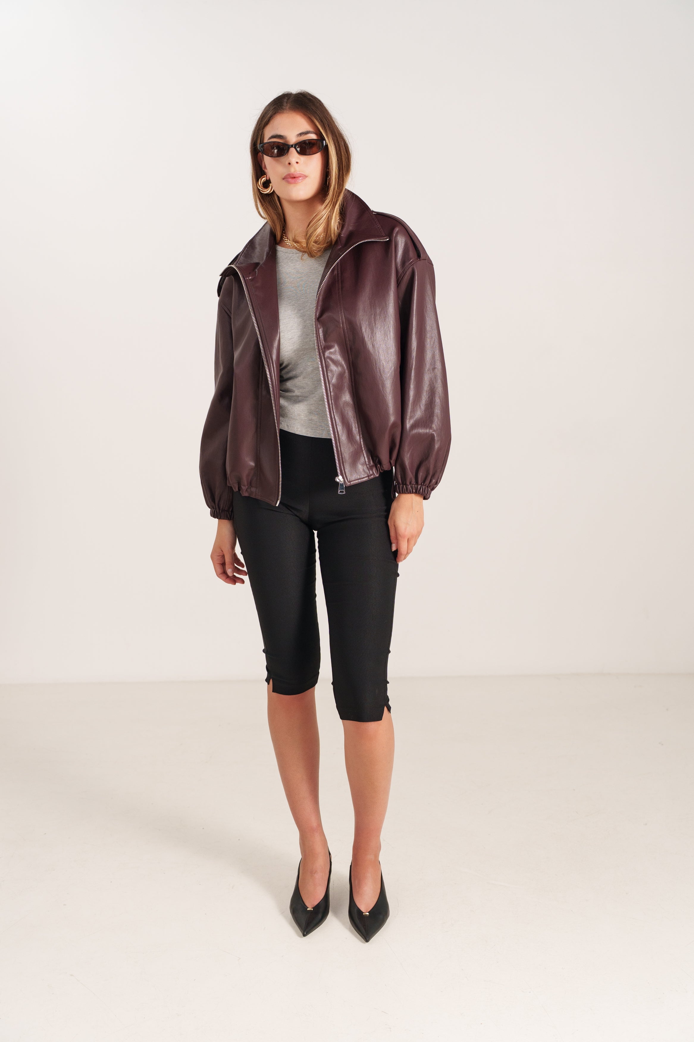 SYBILLE blouson mi-long similicuir col montant zippé lie de vin femme - Escandelle Paris (silhouette entière)
#couleur_liedevin