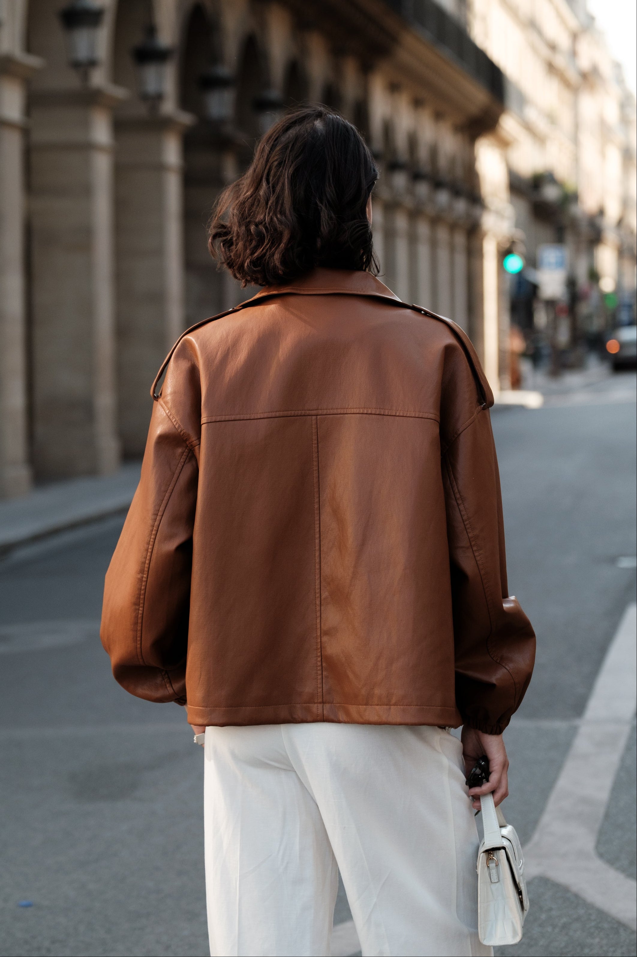 SYBILLE blouson mi-long similicuir col montant zippé camel femme - Escandelle Paris (dos)
#couleur_camel