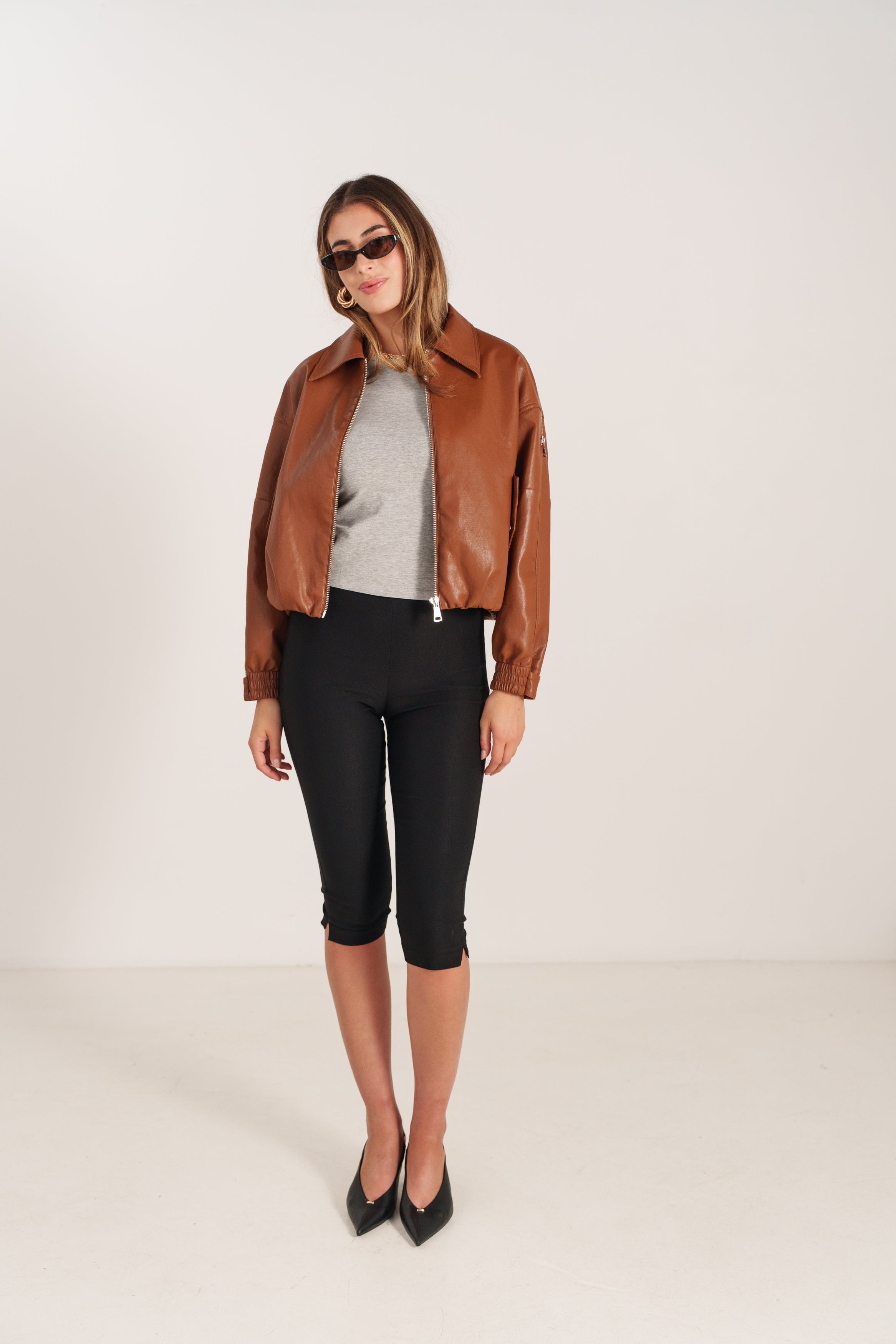 LILIANE blouson bomber similicuir col montant camel femme - Escandelle Paris (silhouette entière)
#couleur_camel
