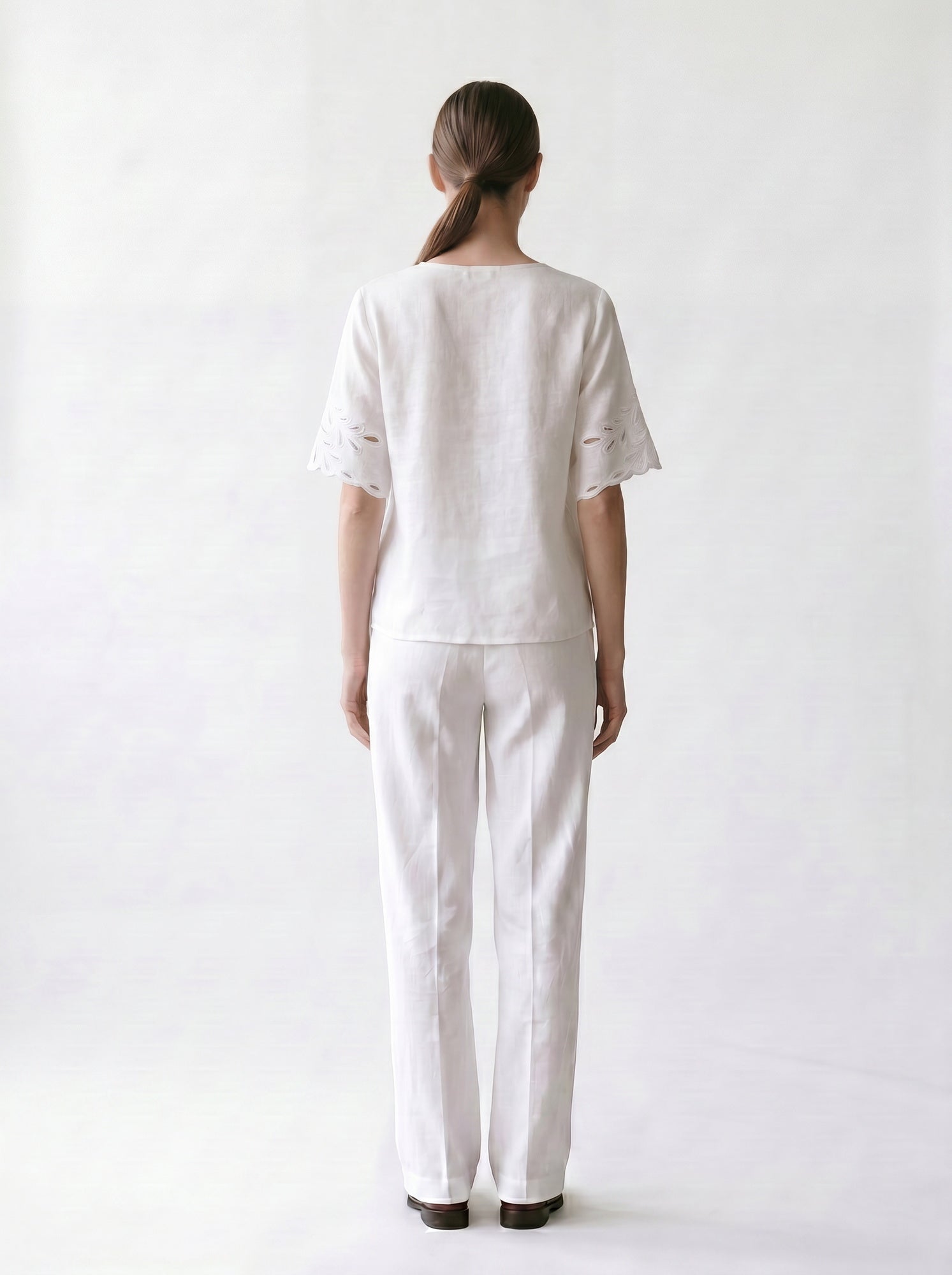 Blouse col V - Broderie anglaise - Manches courtes - EscandelleParis - Blanc - Dos
#couleur_blanc
