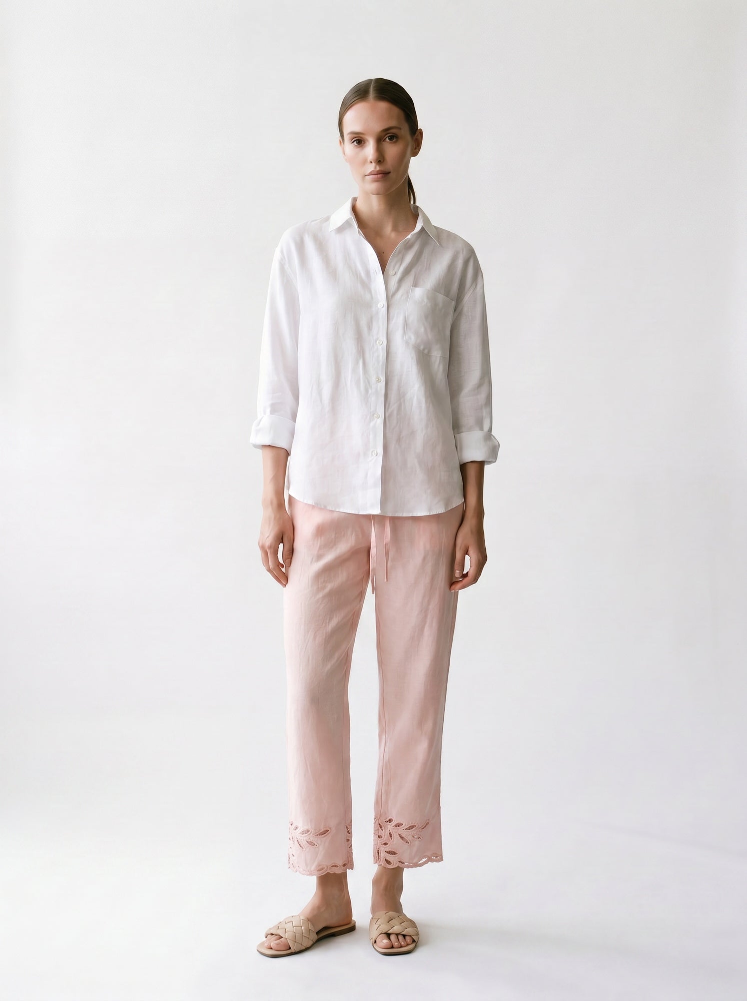 Pantalon droit - Broderie anglaise - Lacets et élastique à la taille - poches - EscandelleParis - Rose - Devant
#couleur_rose