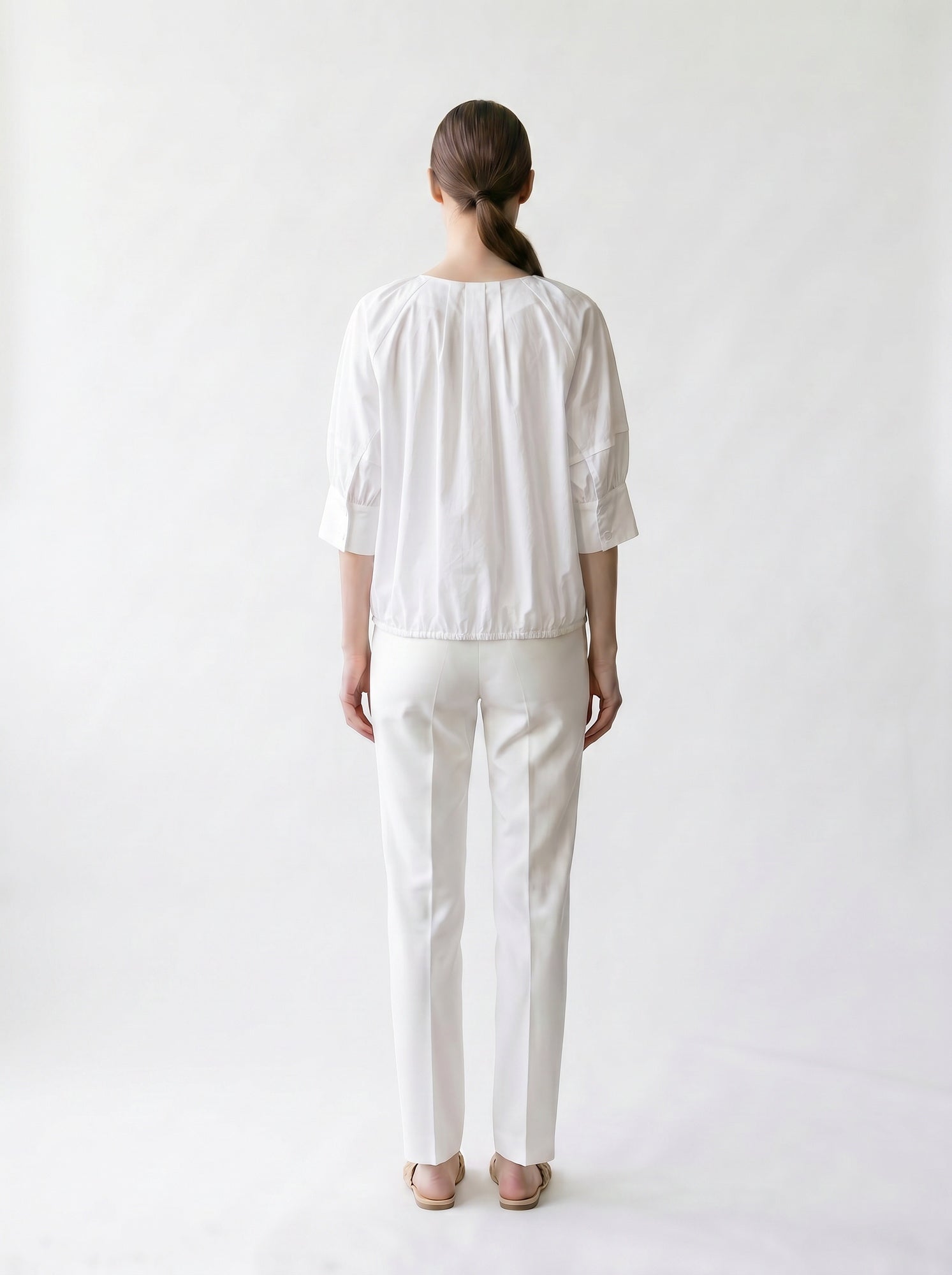 Blouse froncée - Manches 3/4 - Encolure arrondie - Découpes manches - Elastique bas - Boutonnière - EscandelleParis - Blanc- Dos
#couleur_blanc