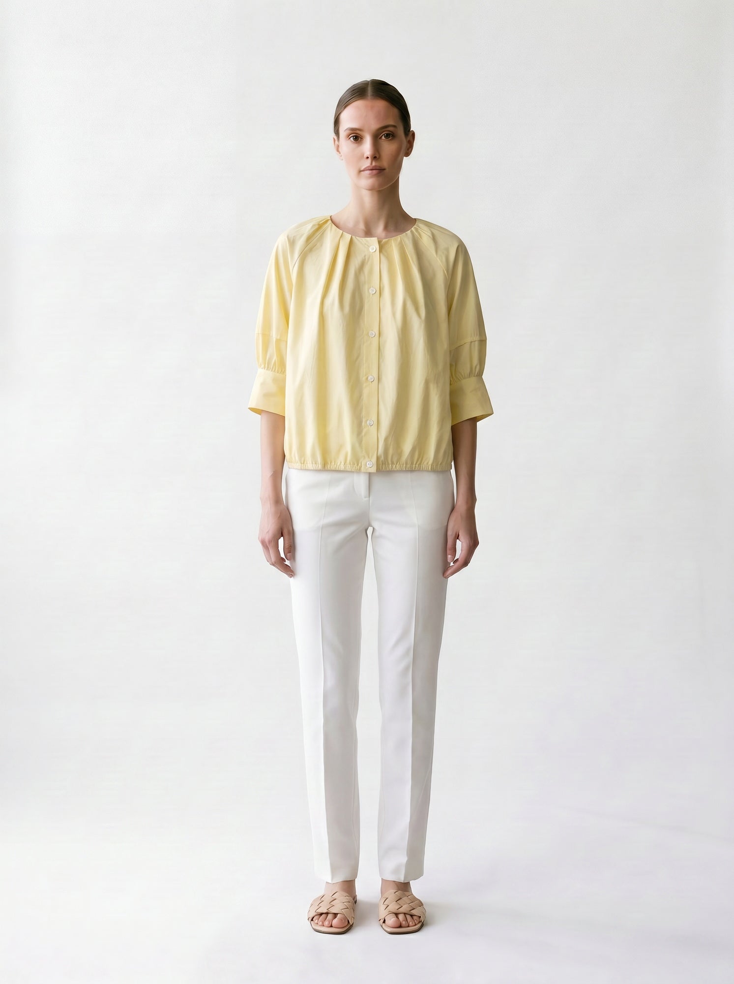 Blouse froncée - Manches 3/4 - Encolure arrondie - Découpes manches - Elastique bas - Boutonnière - EscandelleParis - Jaune- Devant
#couleur_jaune