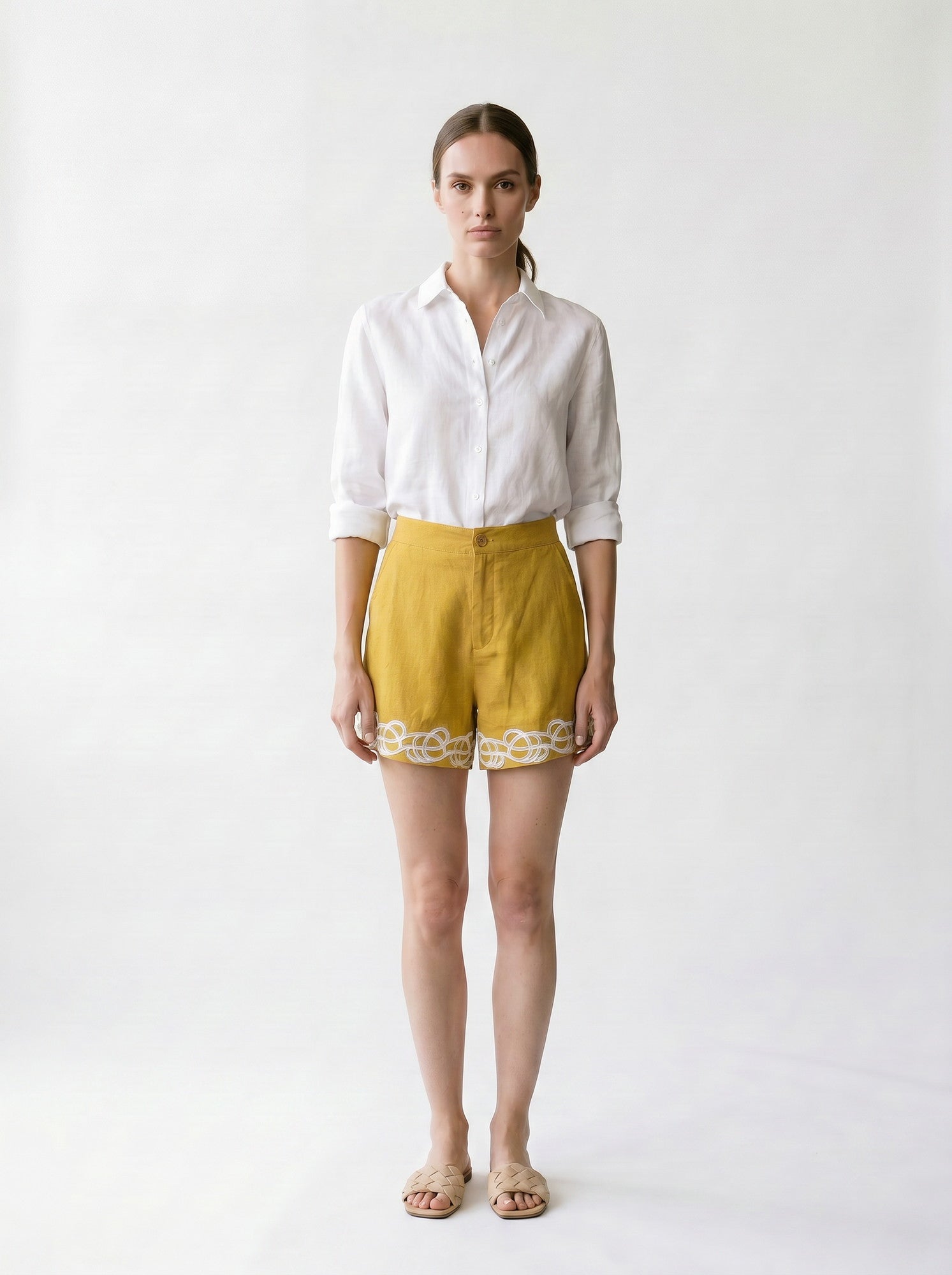 Short brodé - Poches et zip - EscandelleParis - jaune - Devant
#couleur_jaune