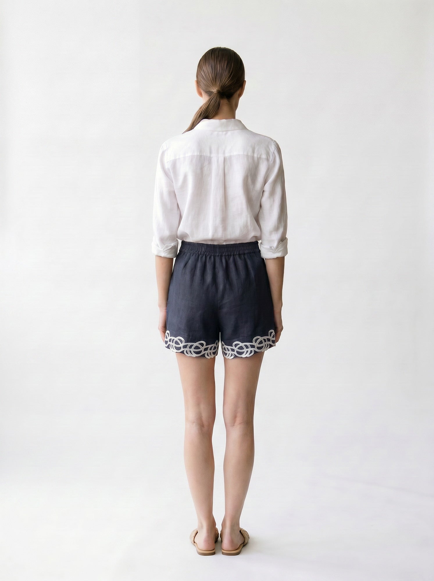 Short brodé - Poches et zip - EscandelleParis - marine - Dos
#couleur_marine