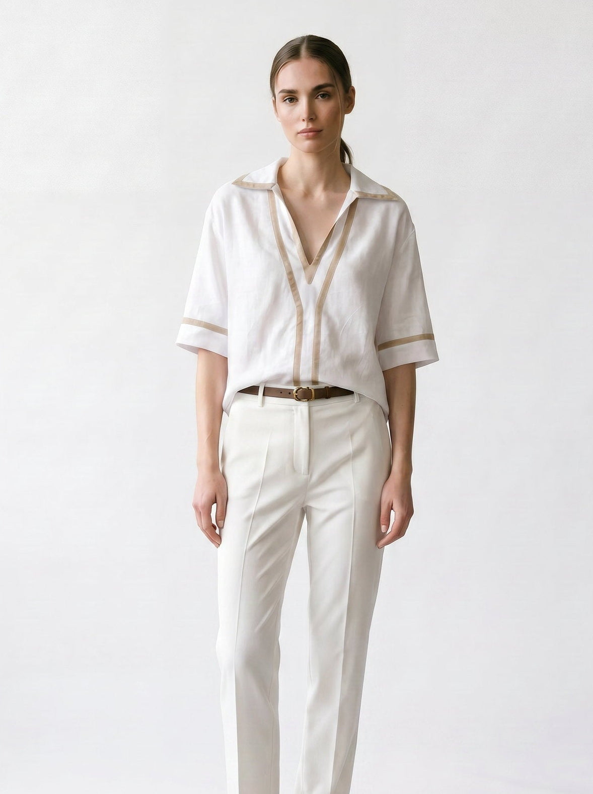 Blouse bicolore - col V à revers - Manches 3/4 - EscandelleParis - Taupe & Blanc - Devant
#couleur_blanc