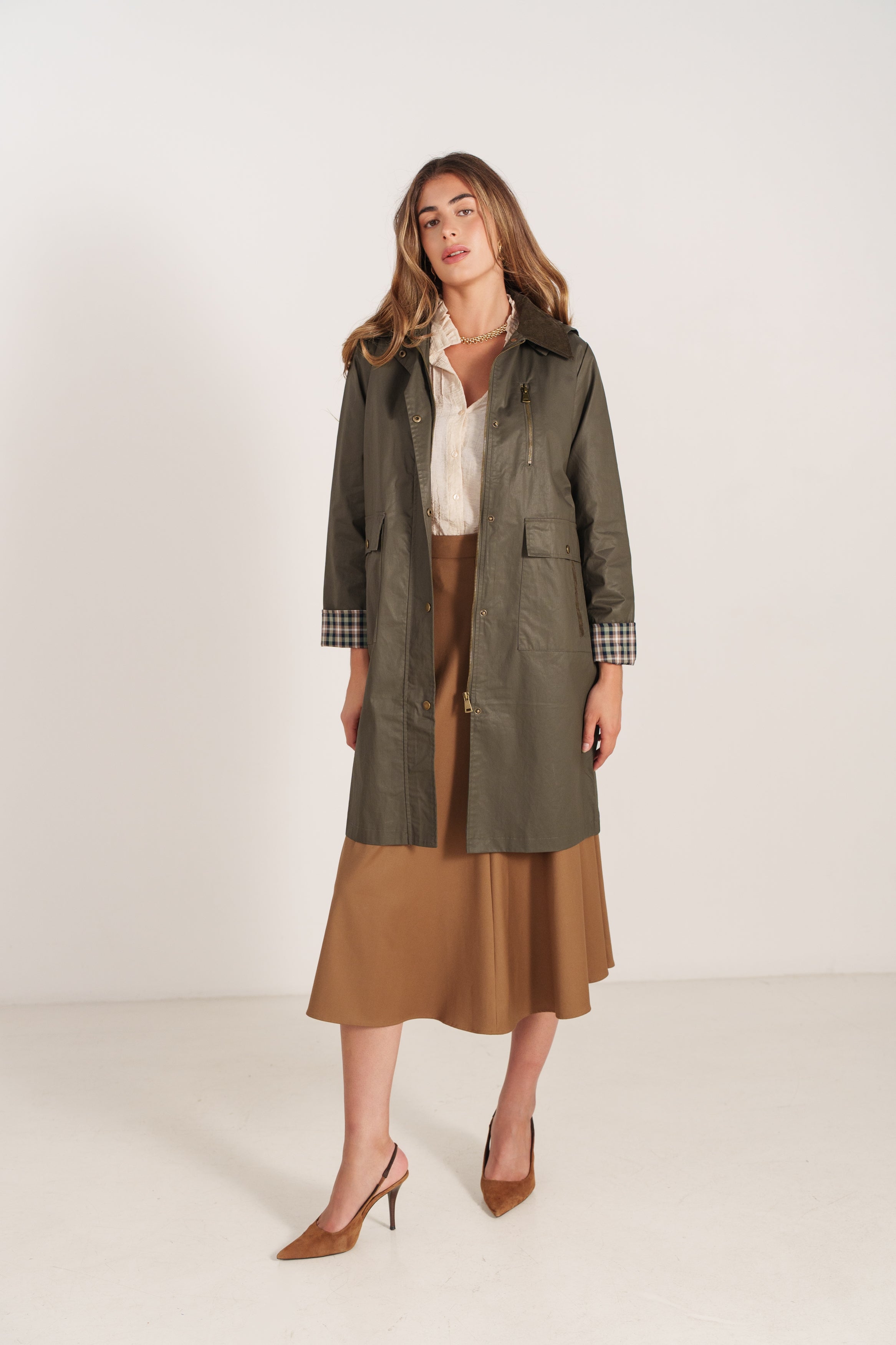 ANAEL veste longue coton bi-matière carreaux poches kaki femme - Escandelle Paris (silhouette entière)
#couleur_kaki