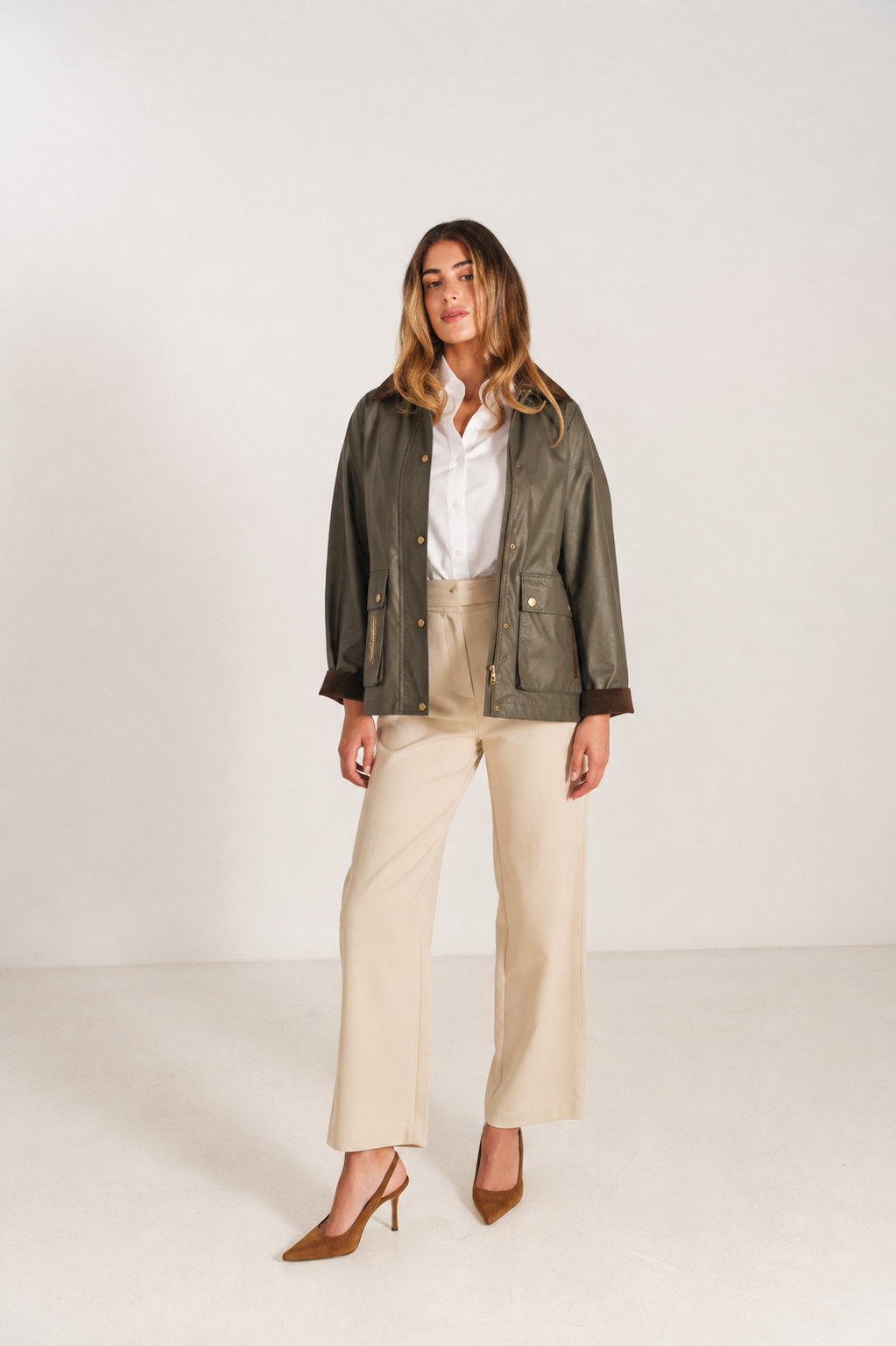 ELODIE veste mi-longue velours bi-matière capuche kaki femme - Escandelle Paris (portrait)
#couleur_kaki