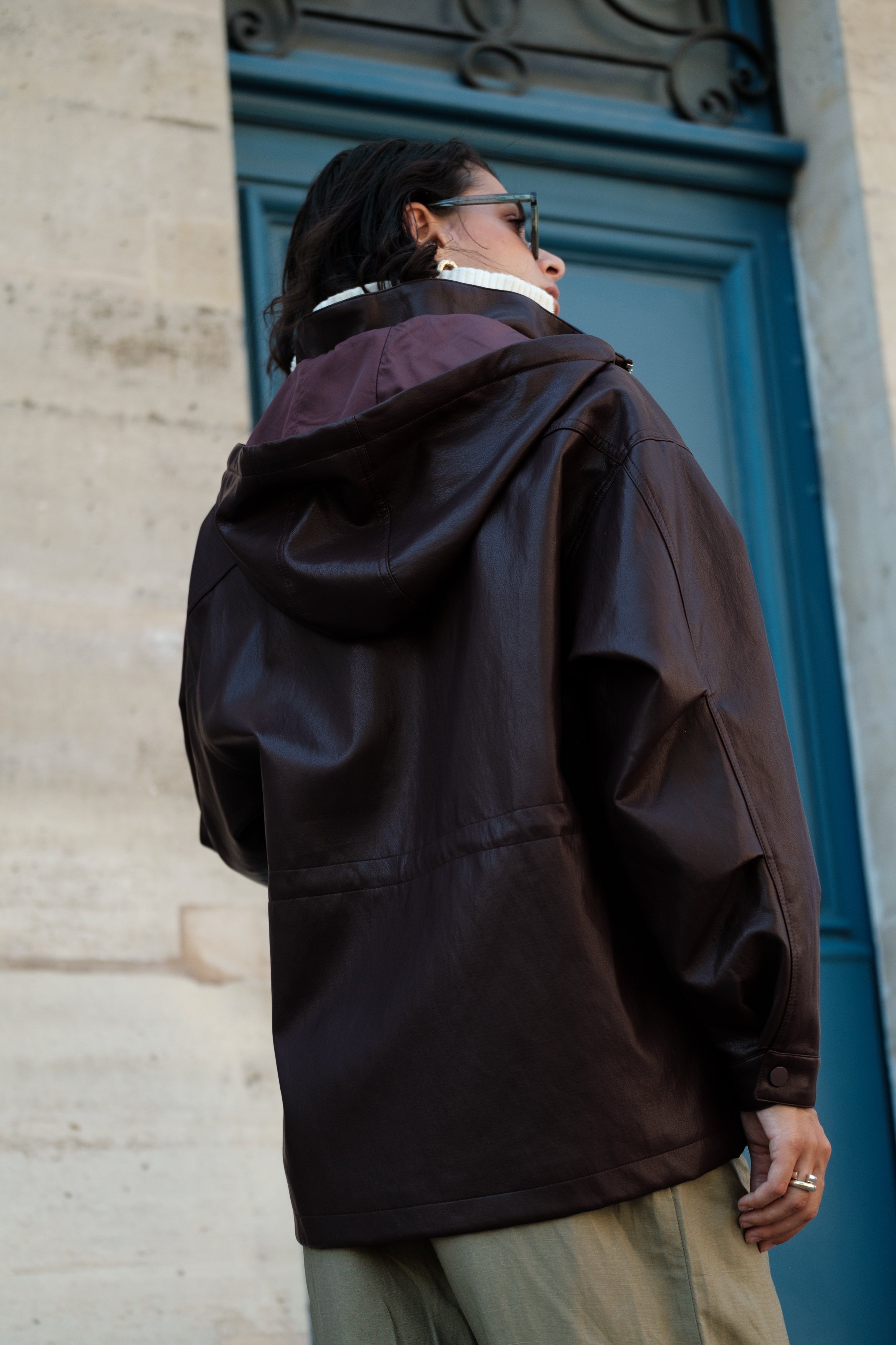 LEANDRA blouson bomber similicuir capuche bordeaux femme - Escandelle Paris (dos)
#couleur_bordeaux