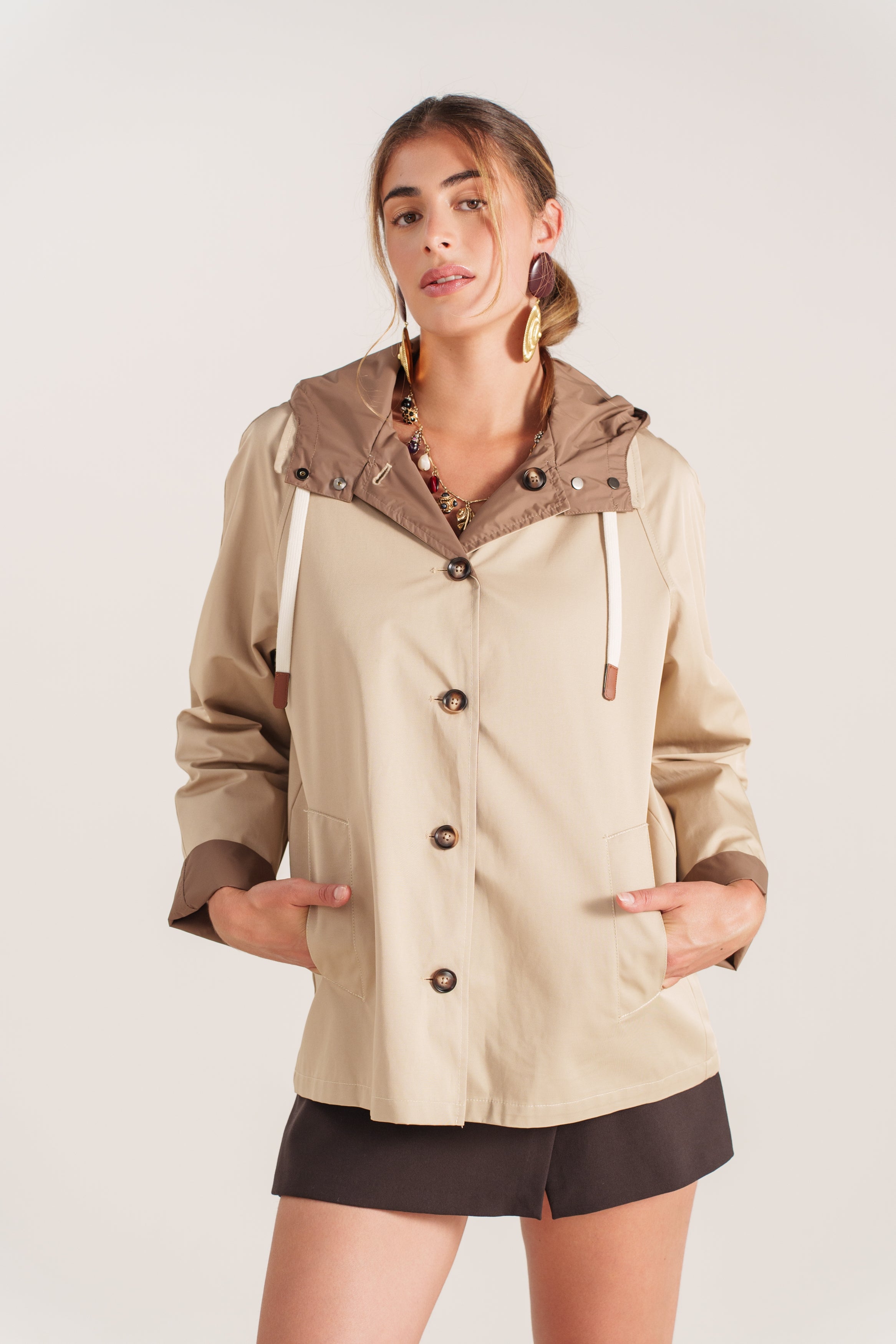 MARCELLIA parka mi-longue déperlante réversible capuche boutonnée choco femme - Escandelle Paris (portrait)
#couleur_choco