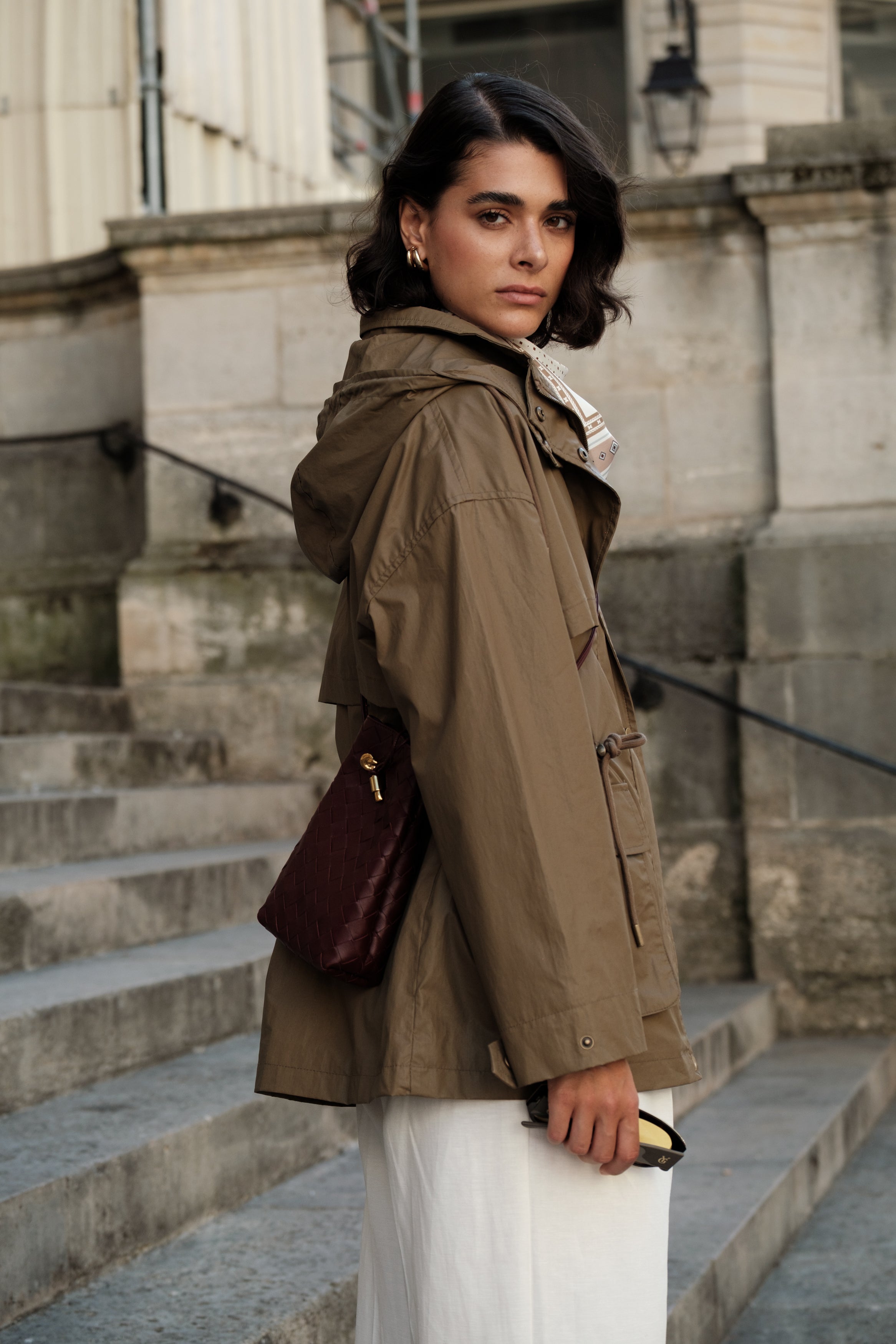 PALOMA veste mi-longue imperméable col montant ajustable beige femme - Escandelle Paris (profil gauche)
#couleur_beige